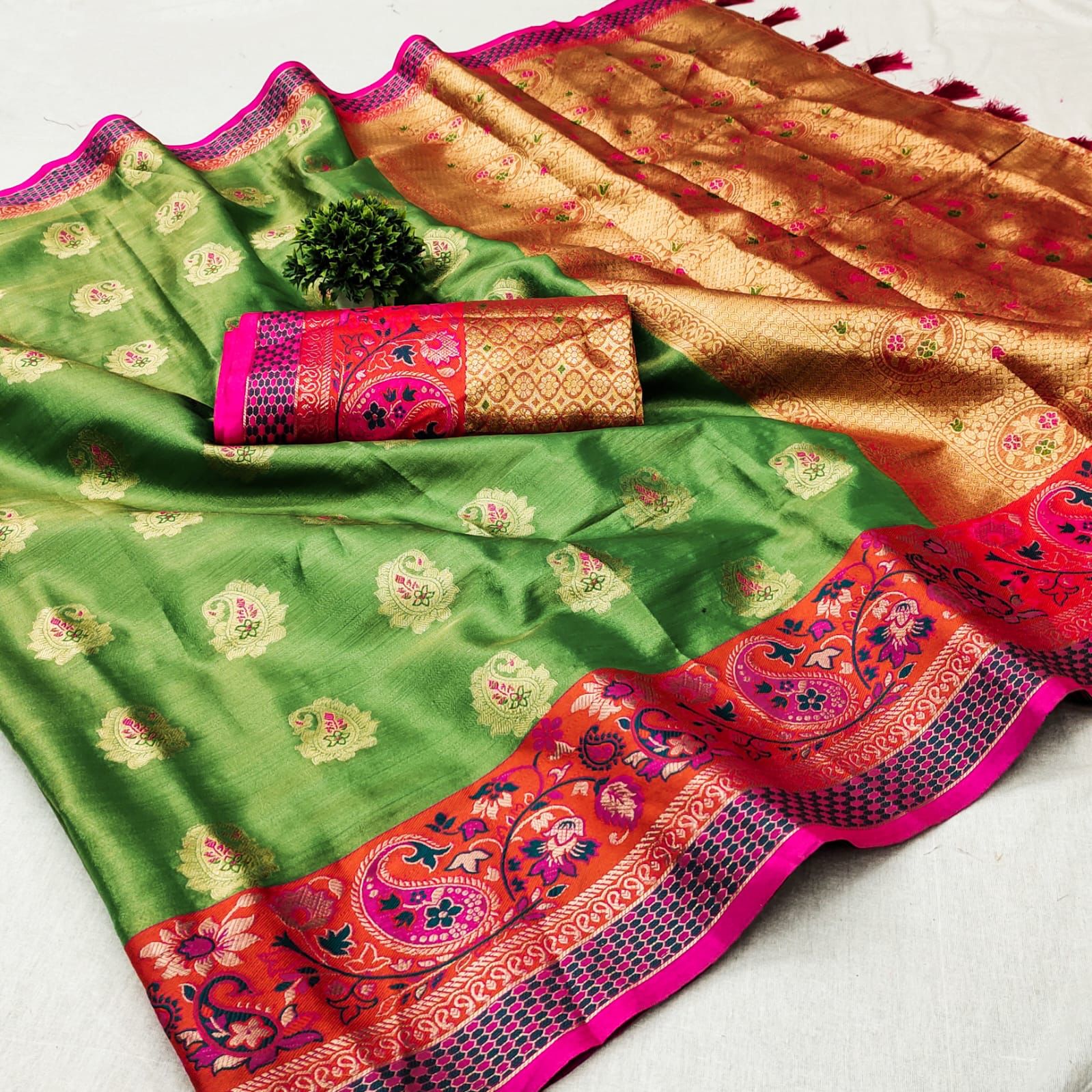 Flattering Perrot Soft Banarasi Silk Saree With Serendipity Blouse Piece