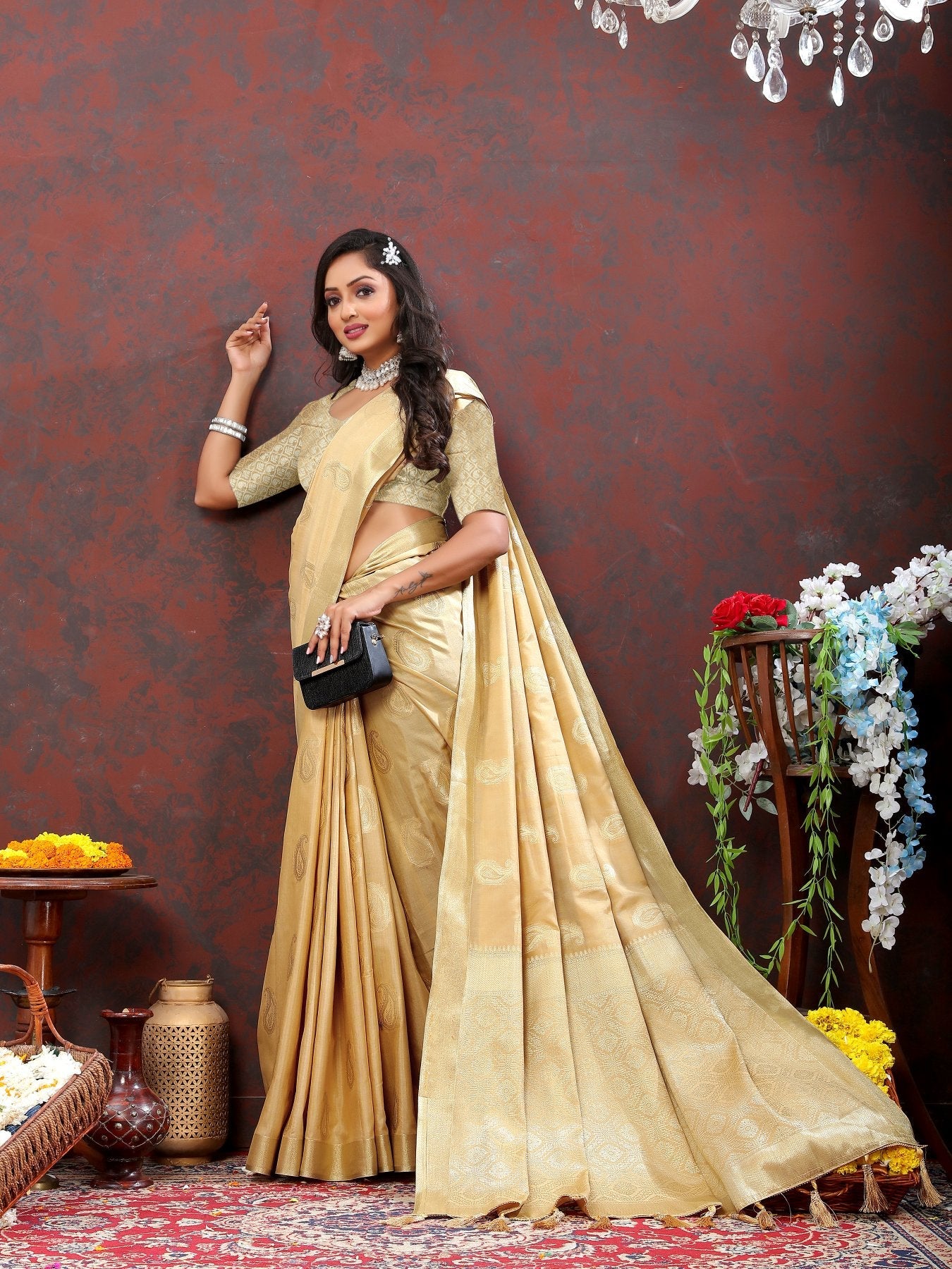 Mesmeric Beige Cotton Silk Saree With Splendiferous Blouse Piece