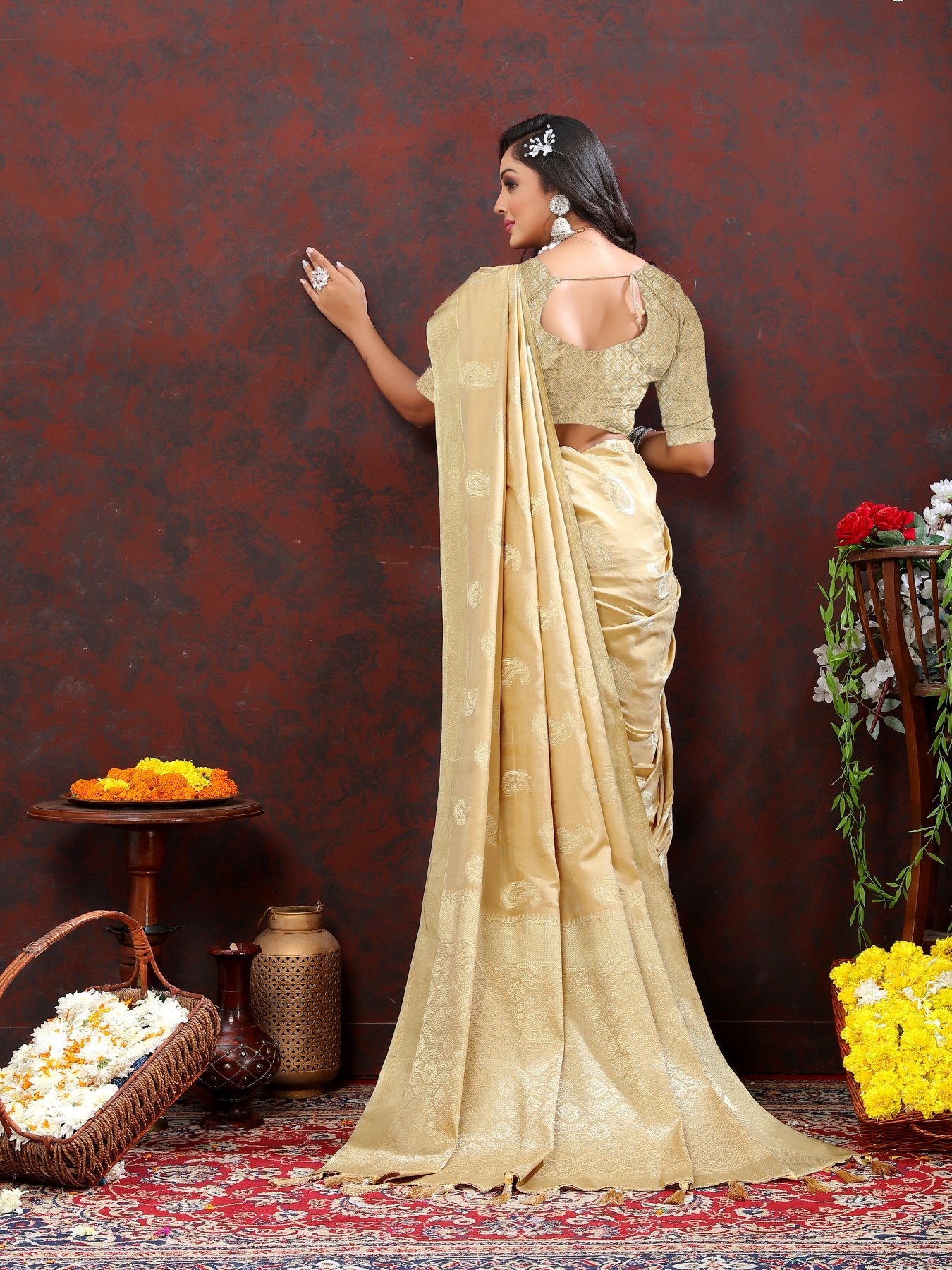 Mesmeric Beige Cotton Silk Saree With Splendiferous Blouse Piece