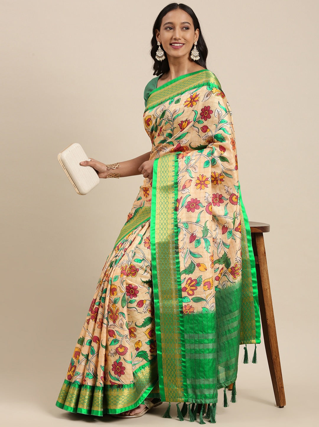 Captivating Beige Kalamkari Printed Saree With Delectable Blouse Piece