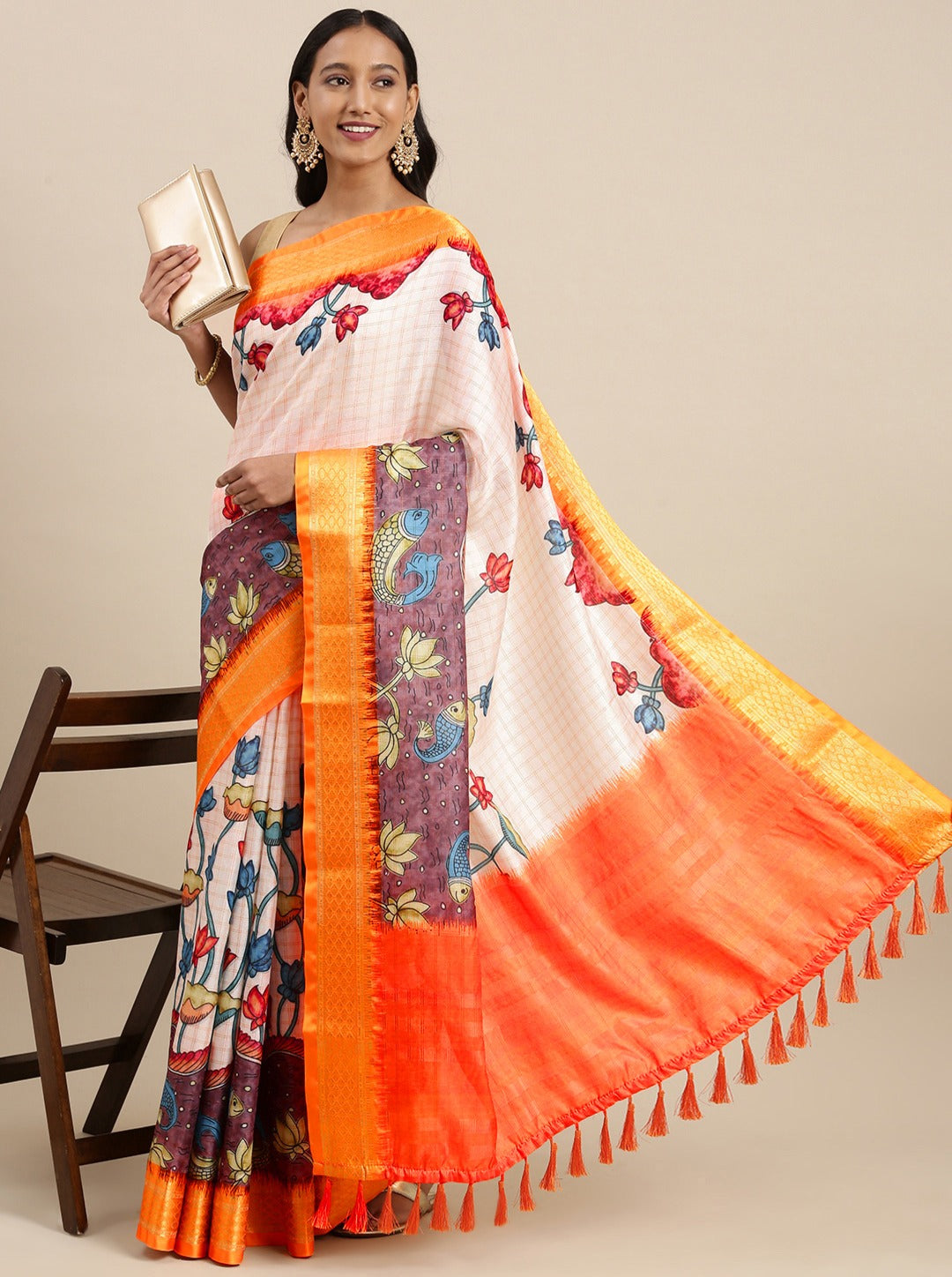 Arresting Beige Kalamkari Printed Saree With Woebegone Blouse Piece