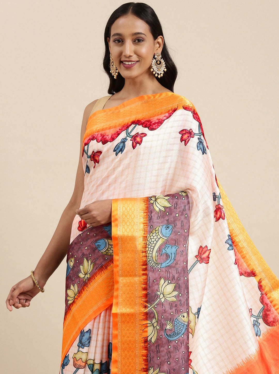 Arresting Beige Kalamkari Printed Saree With Woebegone Blouse Piece