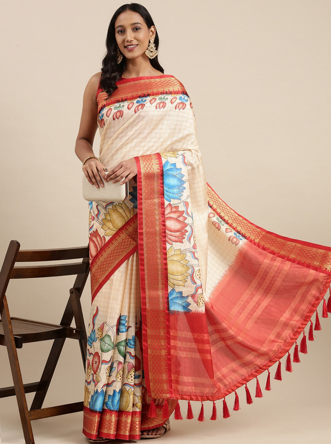 Adorable Beige Kalamkari Printed Saree With Vestigial Blouse Piece