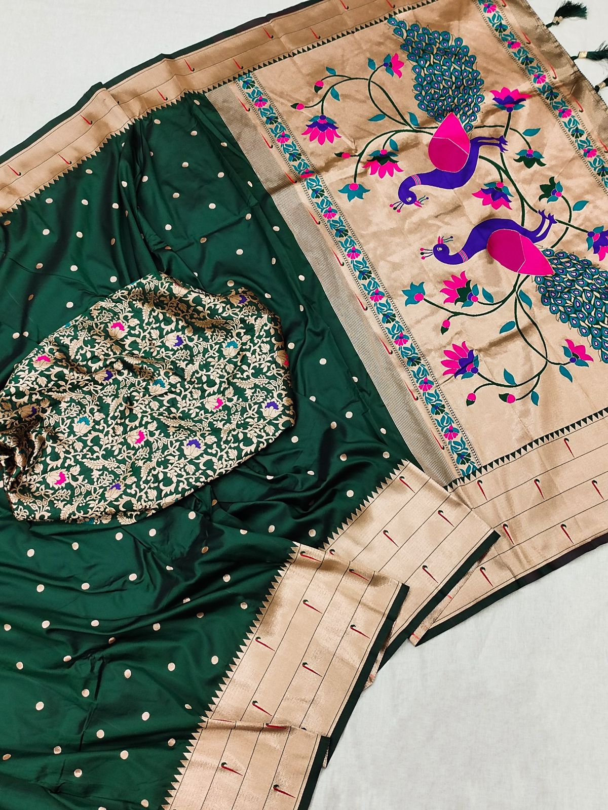 Ravishing Dark Green Paithani Silk Saree With Elision Blouse Piece