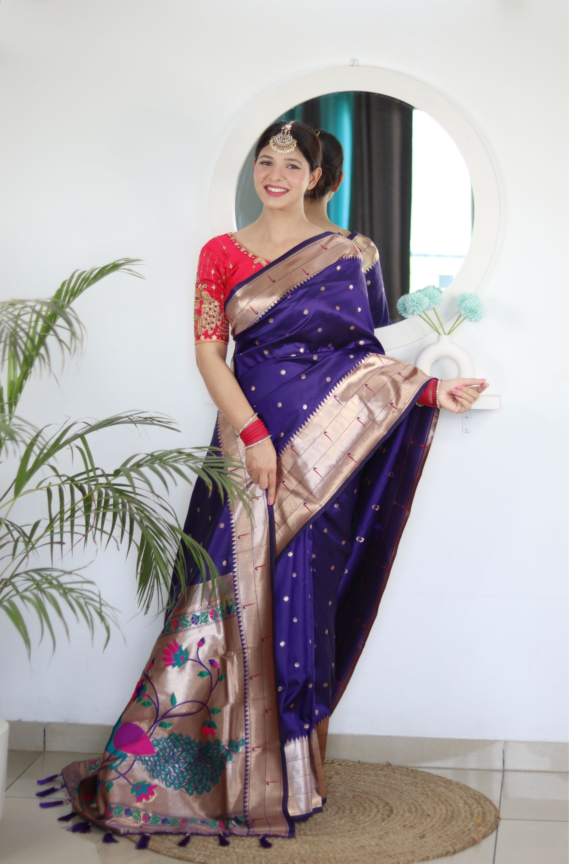 Lustrous Navy Blue Paithani Silk Saree With Effervescent Blouse Piece