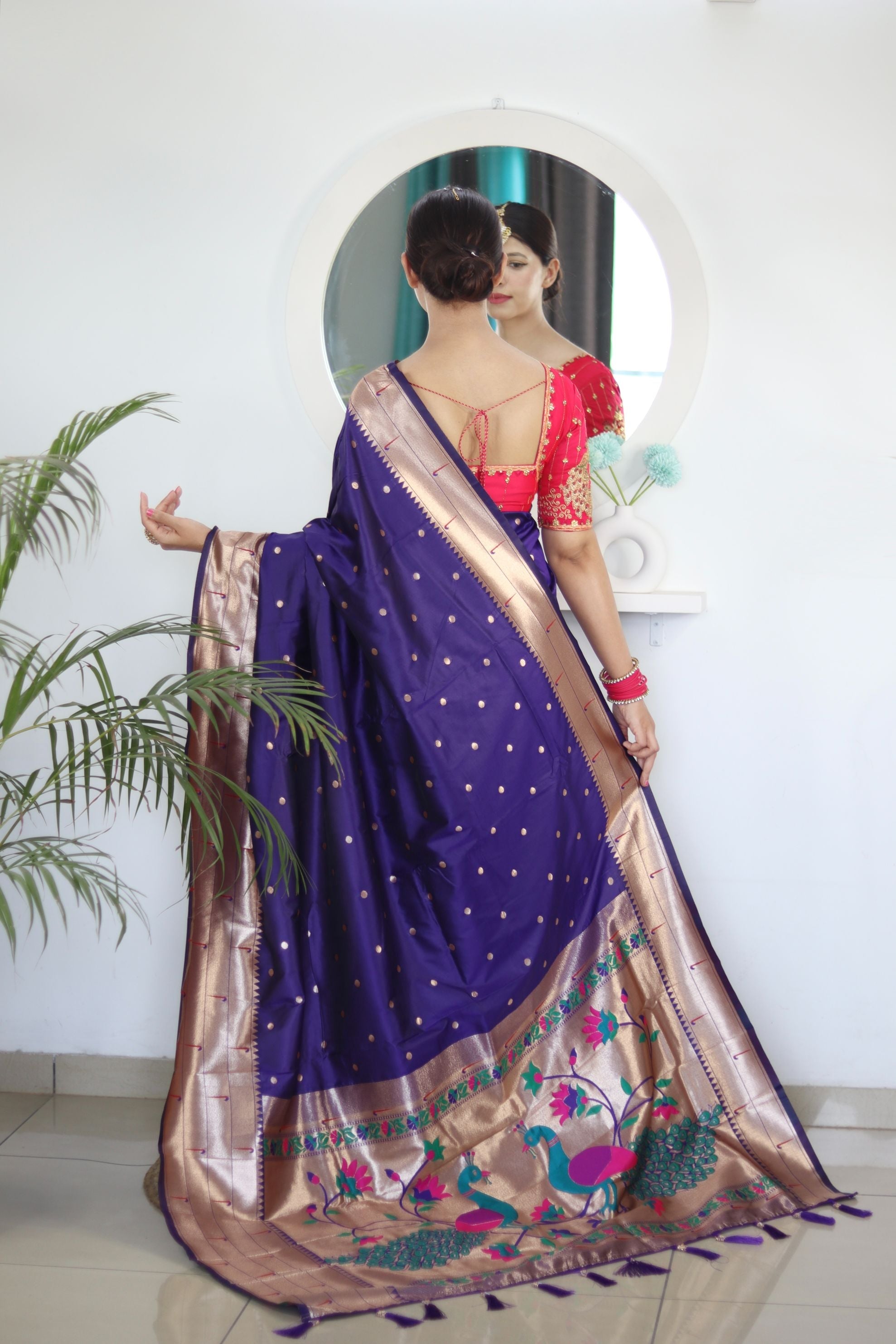 Lustrous Navy Blue Paithani Silk Saree With Effervescent Blouse Piece