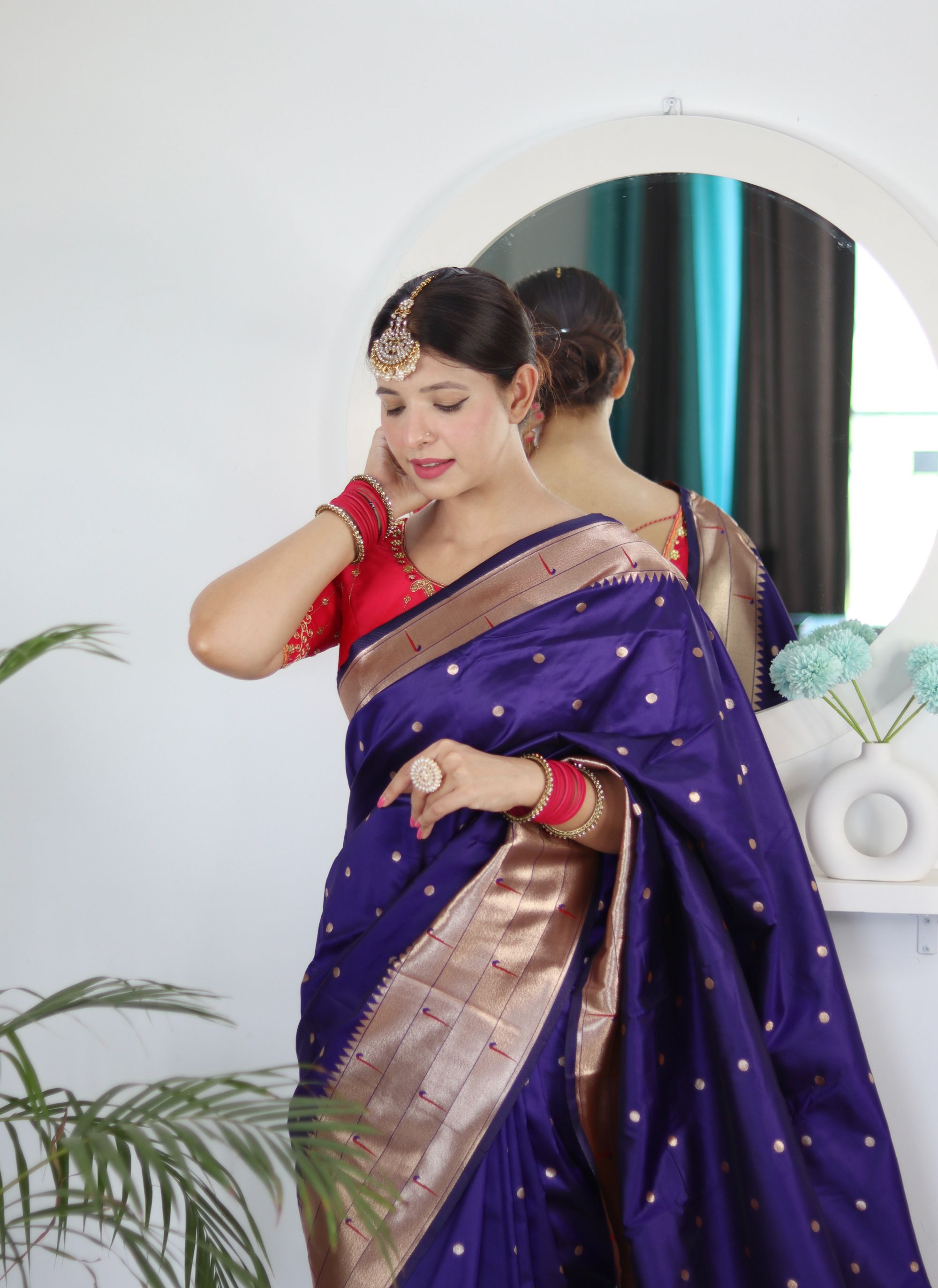 Lustrous Navy Blue Paithani Silk Saree With Effervescent Blouse Piece