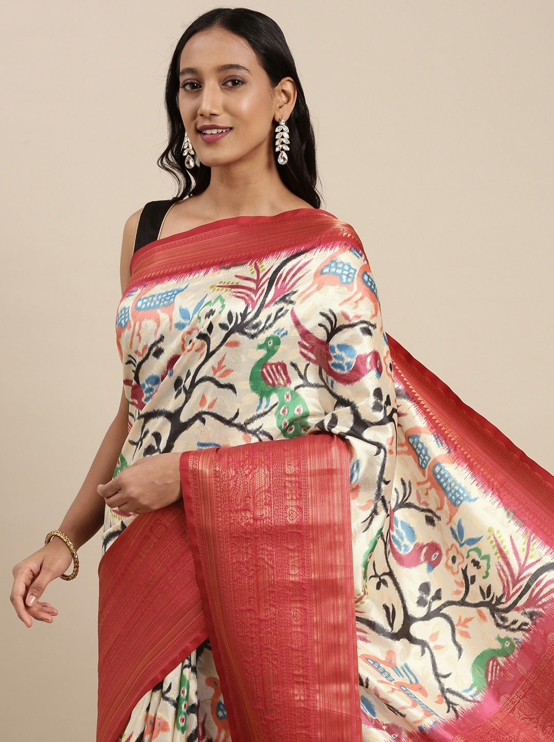 Dazzling Beige Kalamkari Printed Saree With Forbearance Blouse Piece