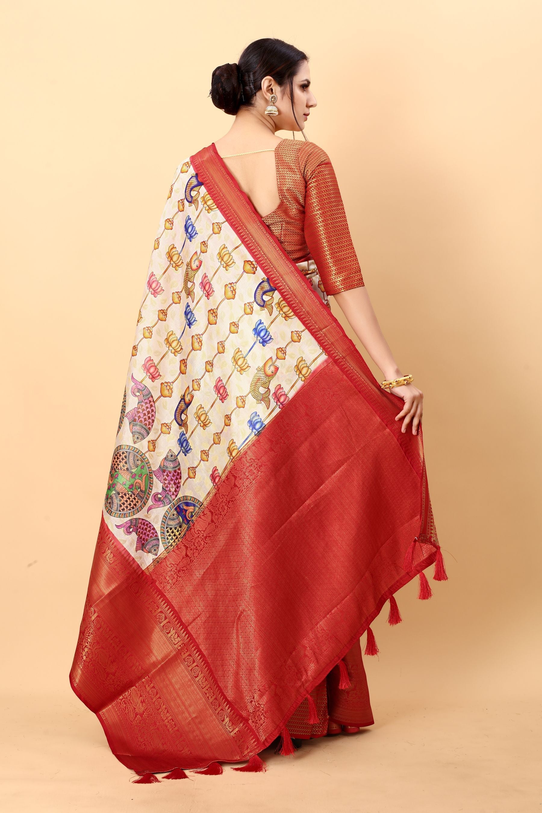 Demanding Beige Kalamkari Printed Saree With Panoply Blouse Piece