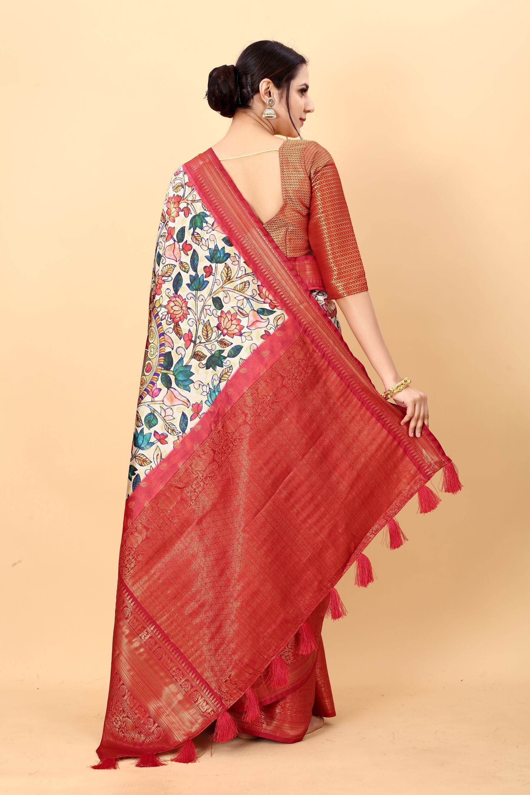 Girlish Beige Kalamkari Printed Saree With Palimpsest Blouse Piece