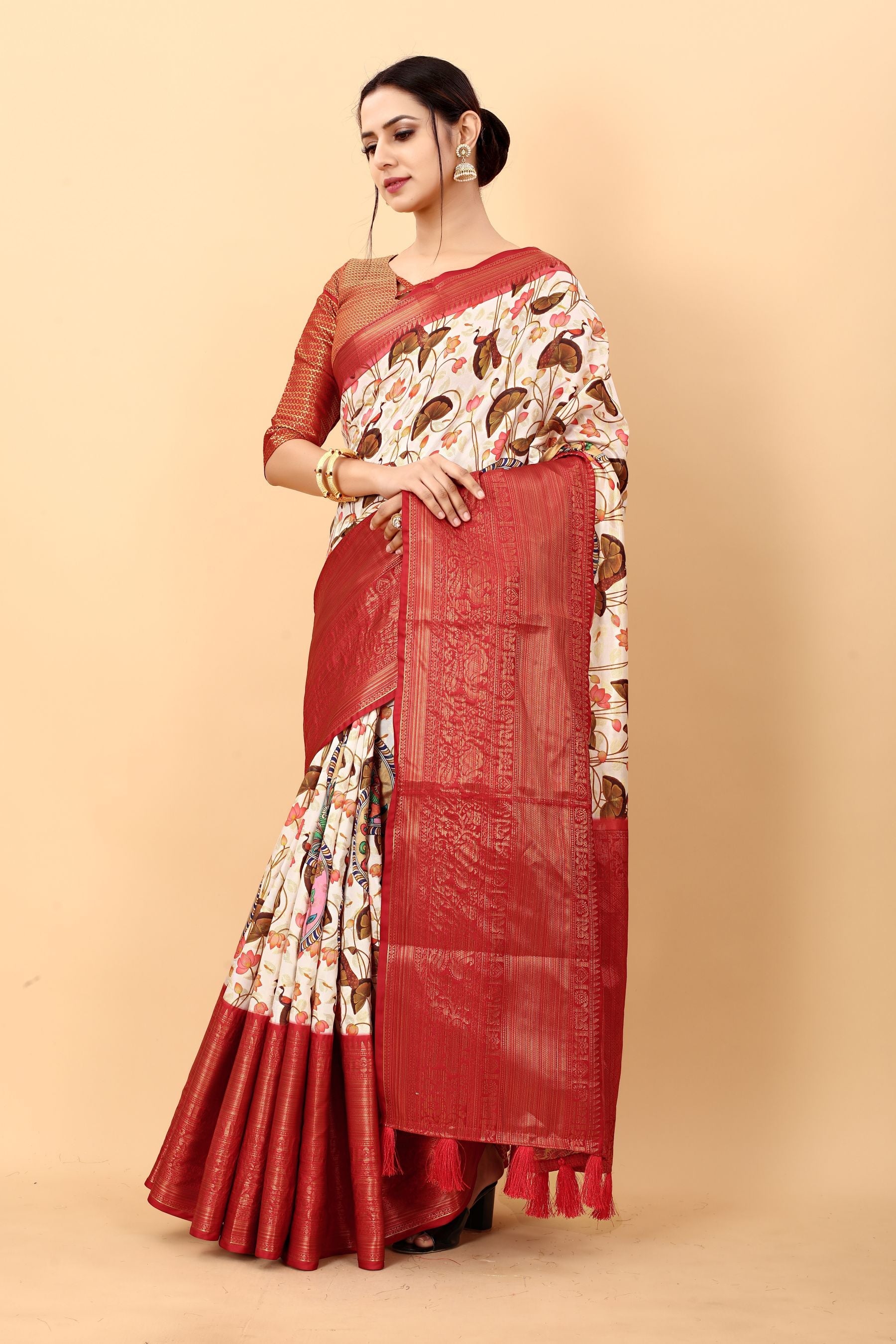 Eye-catching Beige Kalamkari Printed Saree With Murmurous Blouse Piece