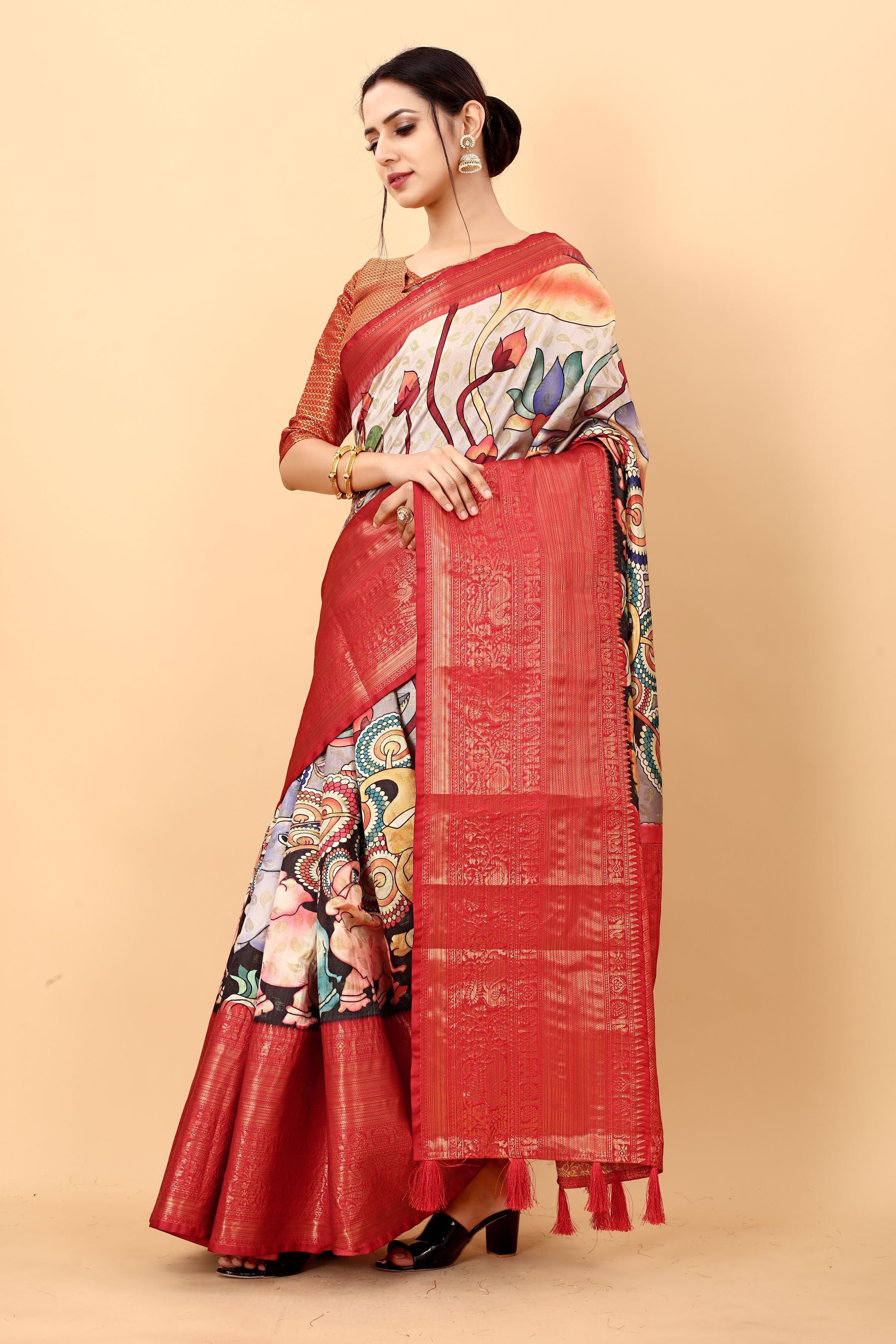 Glowing Beige Kalamkari Printed Saree With Moiety Blouse Piece