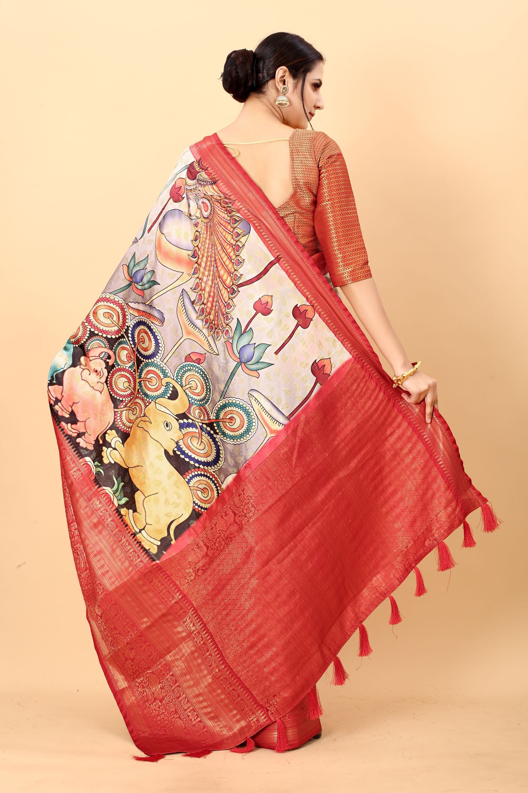 Glowing Beige Kalamkari Printed Saree With Moiety Blouse Piece