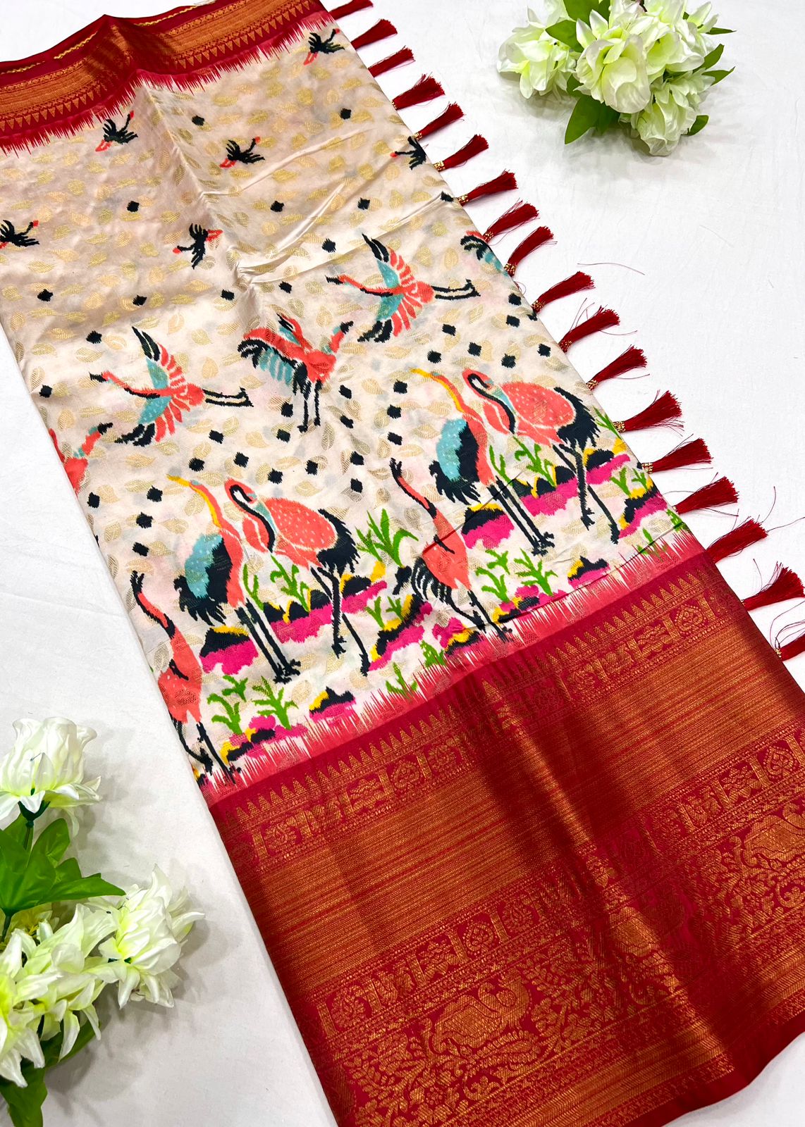 Rhapsodic Off White Kalamkari Printed Saree With Demesne Blouse Piece