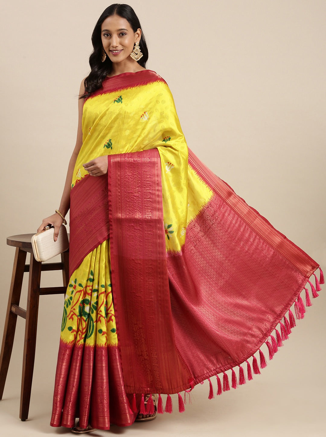 Adorning Yellow Kalamkari Printed Saree With Evanescent Blouse Piece