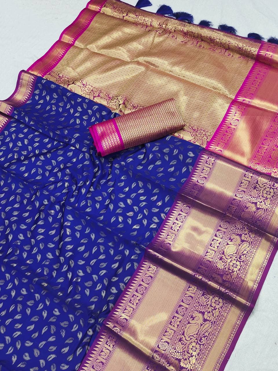 Fantabulous Blue Banarasi Silk Saree With Flamboyant Blouse Piece