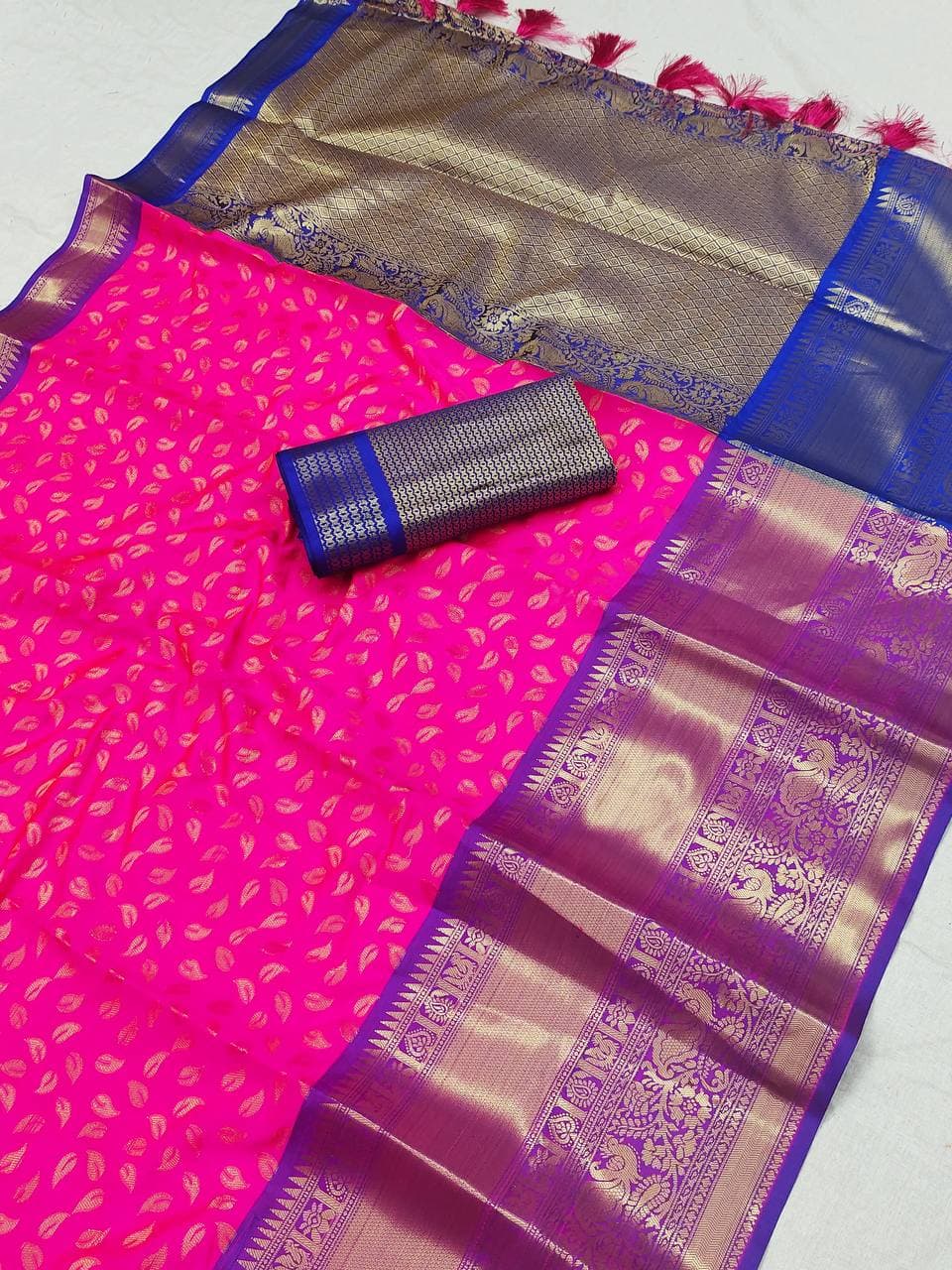 Fragrant Pink Banarasi Silk Saree With Majesty Blouse Piece