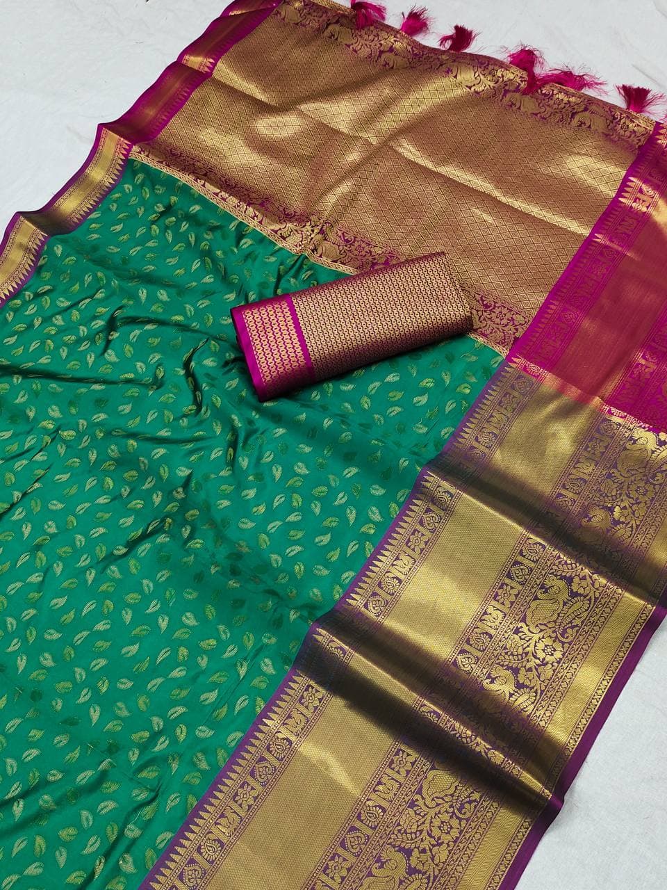 Scrumptious Rama Banarasi Silk Saree With Exceptional Blouse Piece