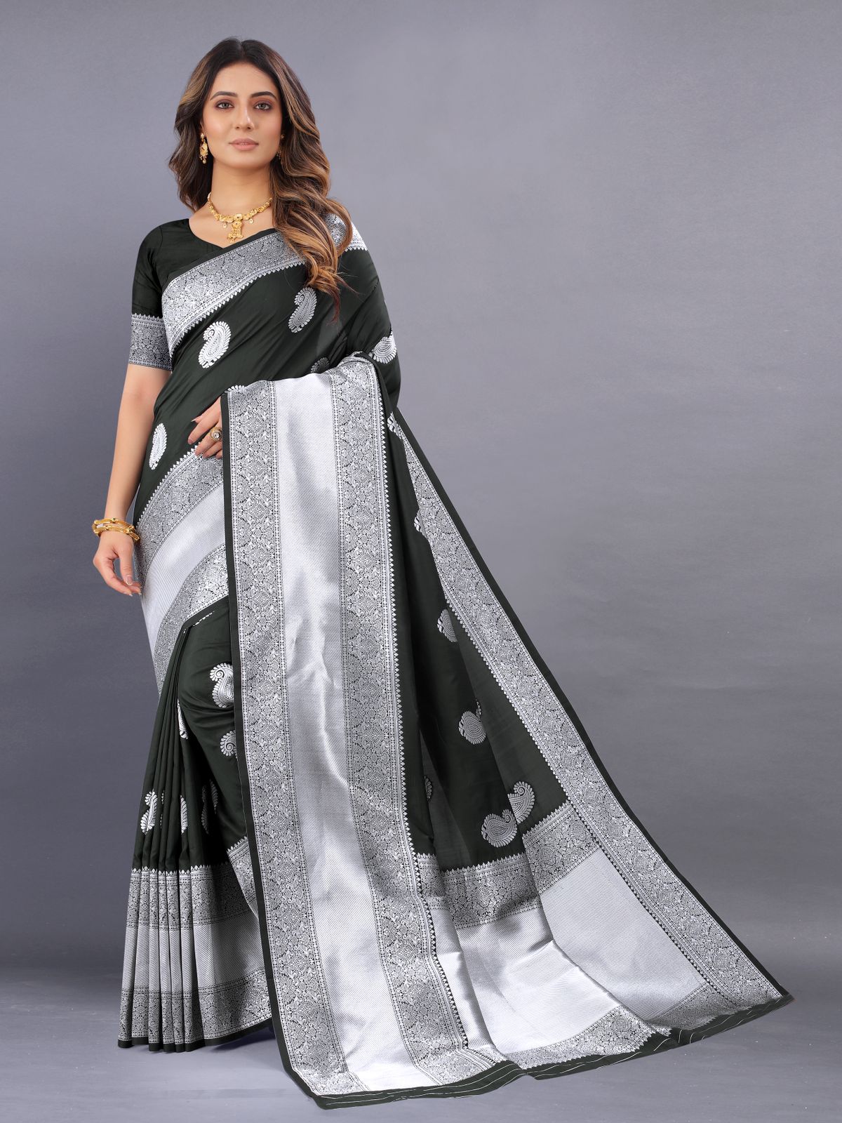 Splendorous Black Banarasi Silk Saree With Fancifull Blouse Piece