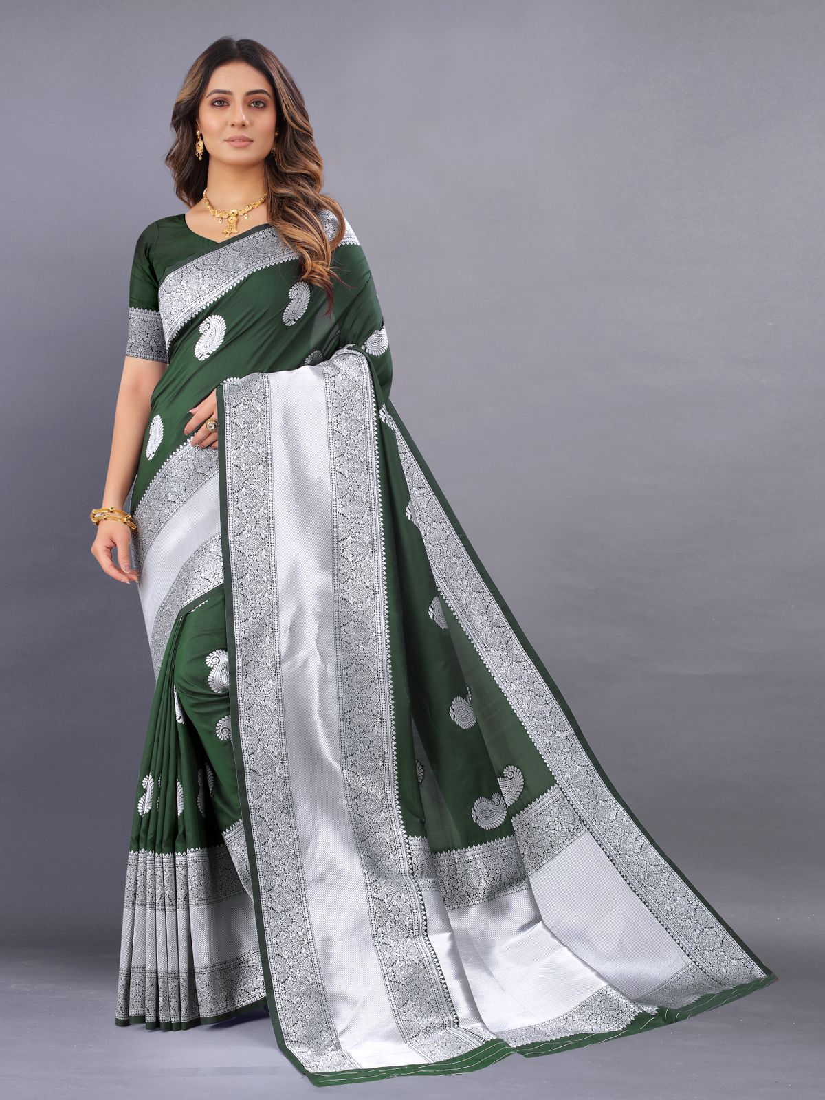 Imaginative Green Banarasi Silk Saree With Delightful Blouse Piece