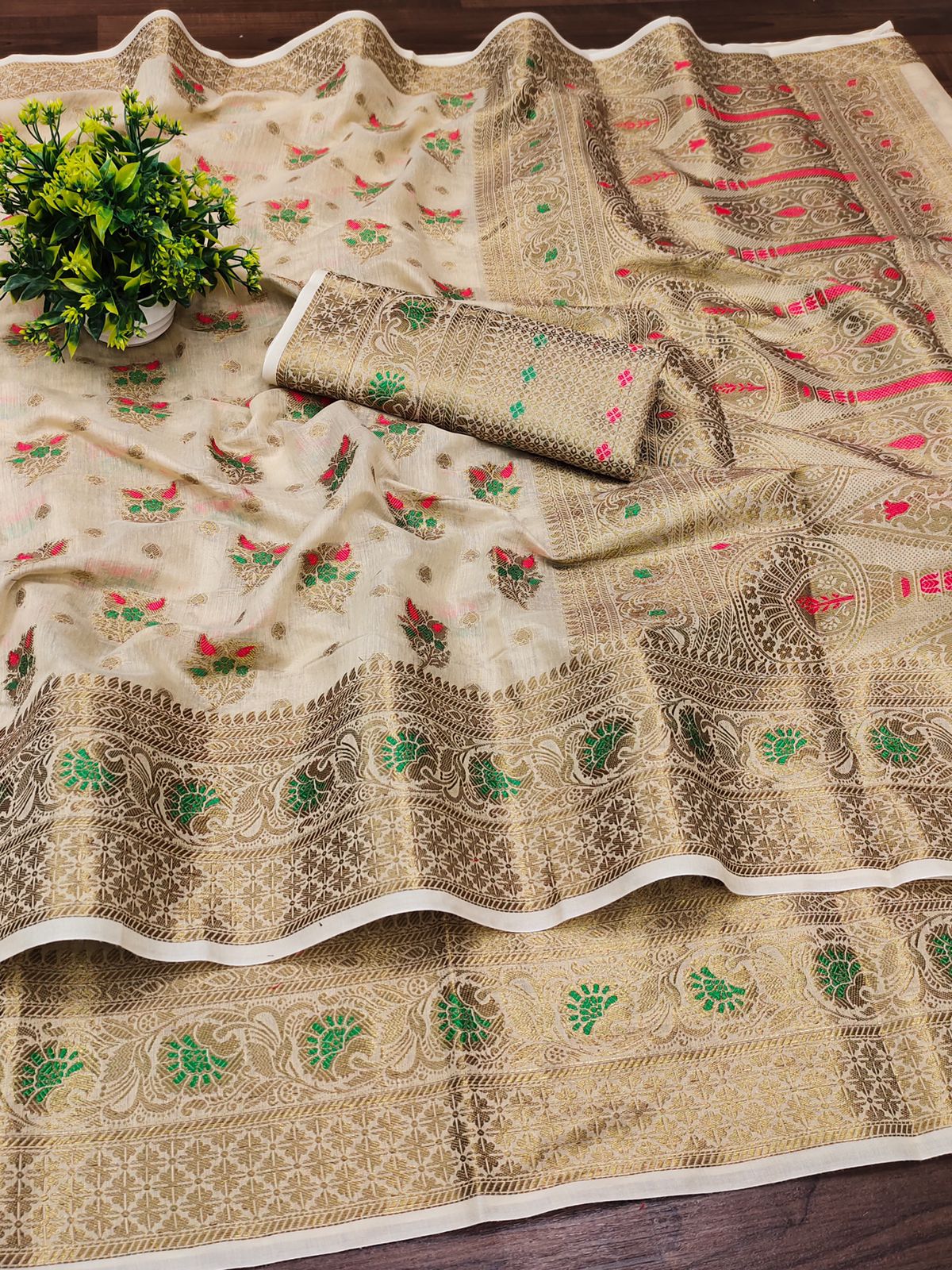 Supernal Beige Linen Silk Saree With Entrancing Blouse Piece