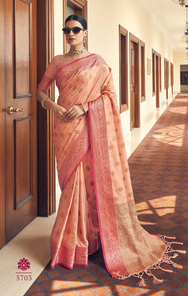 Exquisite Peach Banarasi Silk Saree With Adoring Blouse Piece