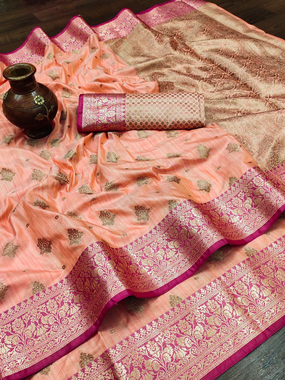 Exquisite Peach Banarasi Silk Saree With Adoring Blouse Piece