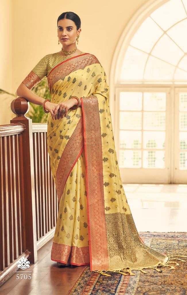 Glittering Yellow Banarasi Silk Saree With A glam Blouse Piece