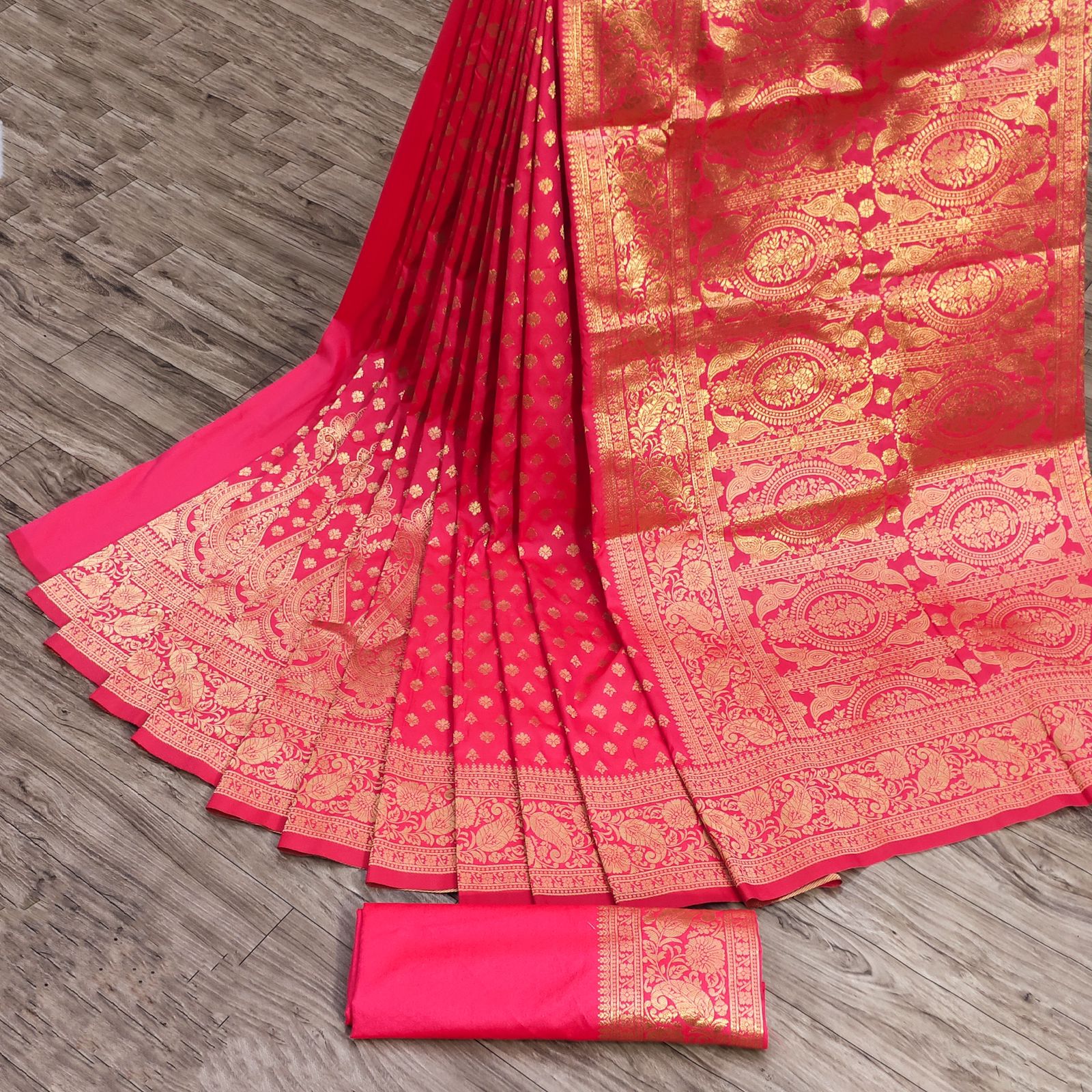 Demesne Dark Pink Banarasi Silk Saree With Enticing Blouse Piece