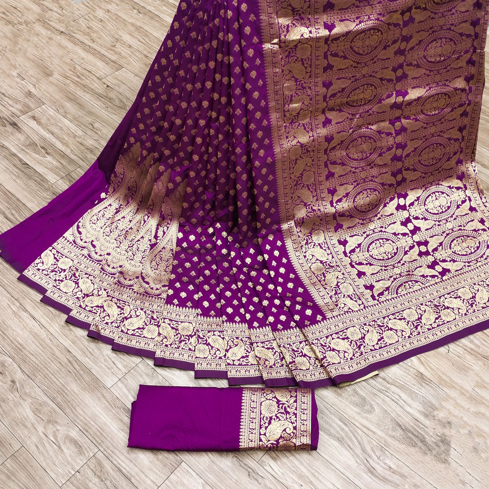 Whimsical Purple Banarasi Silk Saree With Comely Blouse Piece