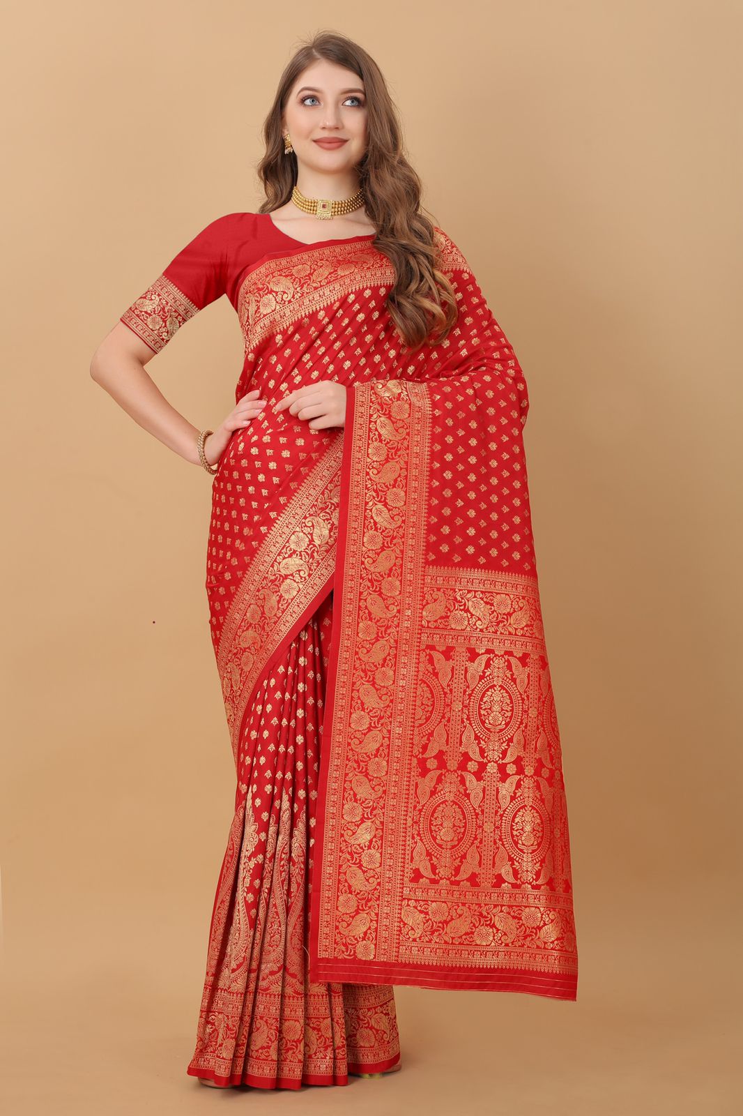 Piquant Red Banarasi Silk Saree With Beauteous Blouse Piece