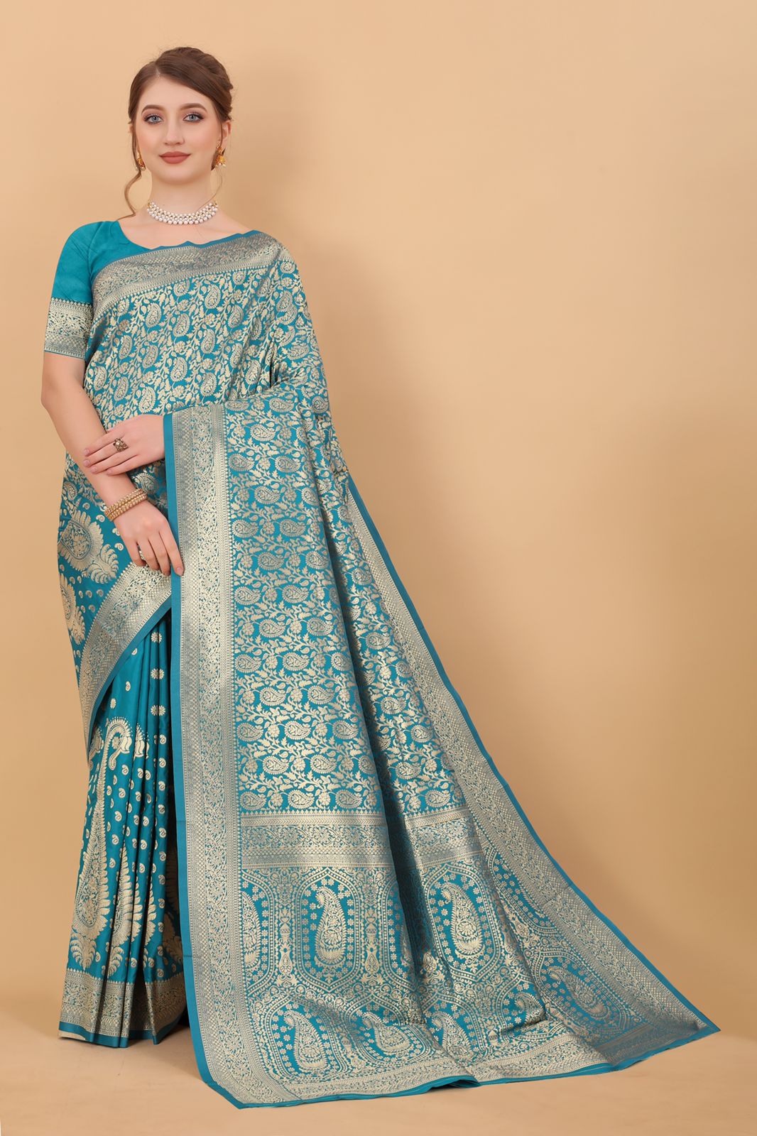 Enamoring Firozi Banarasi Silk Saree With Bucolic Blouse Piece