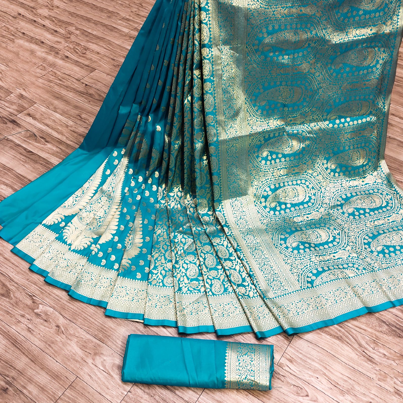 Enamoring Firozi Banarasi Silk Saree With Bucolic Blouse Piece