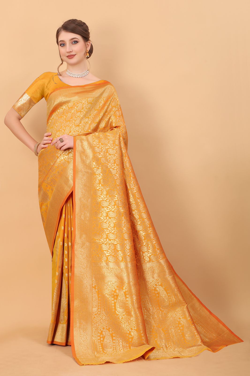 Pulsating Yellow Banarasi Silk Saree With Enticing Blouse Piece