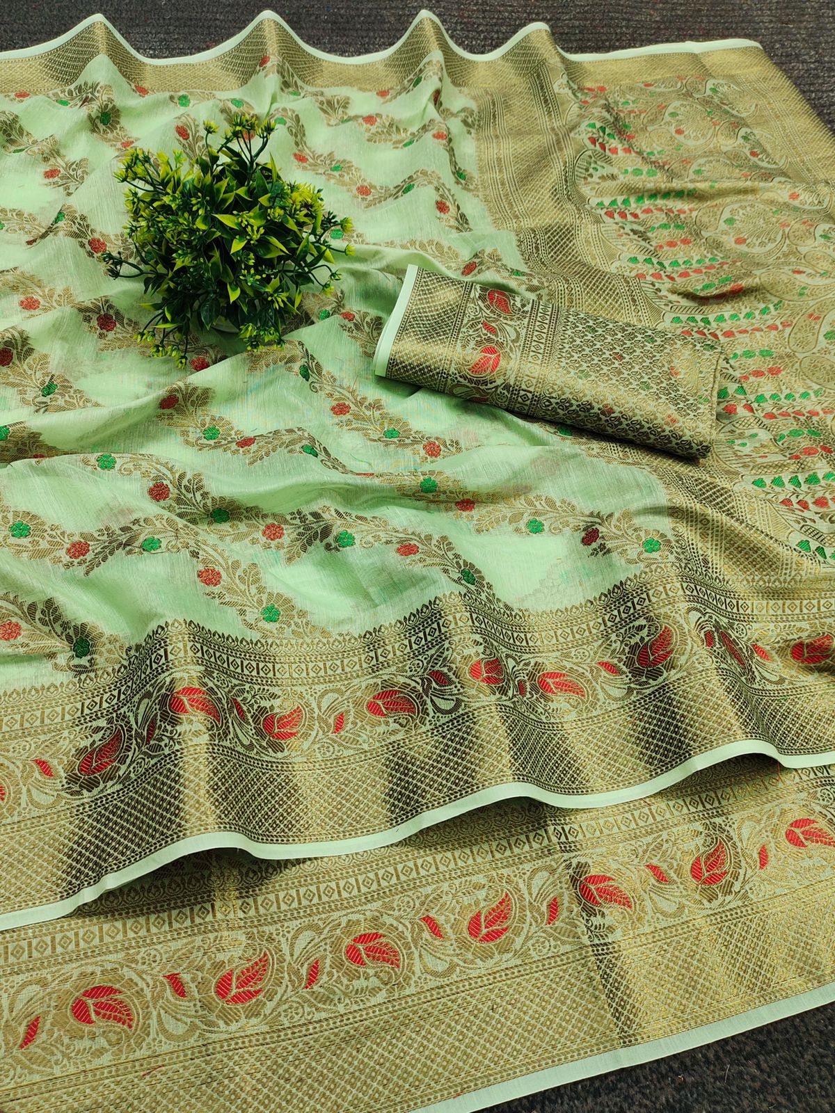 Classy Green Linen Silk With Nectarous Blouse Piece