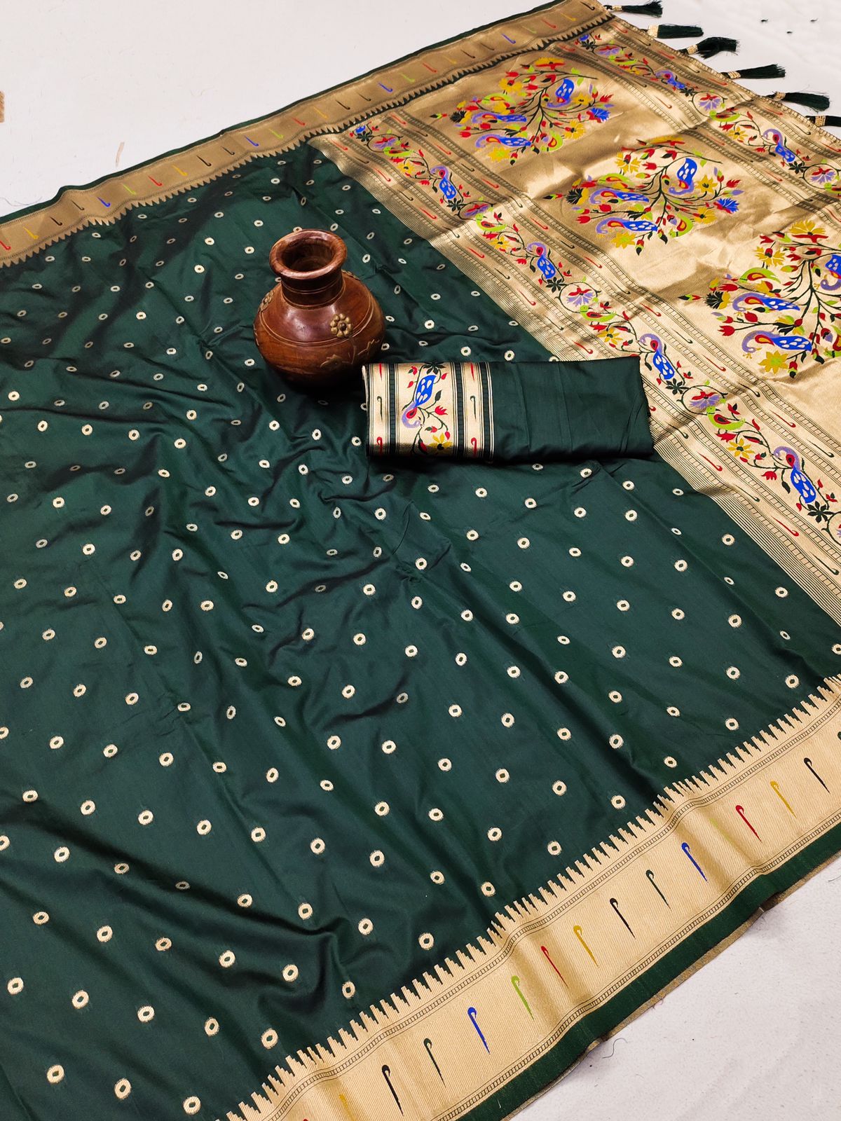 Bewitching Dark Green Paithani Silk Saree With Tantalizing Blouse Piece