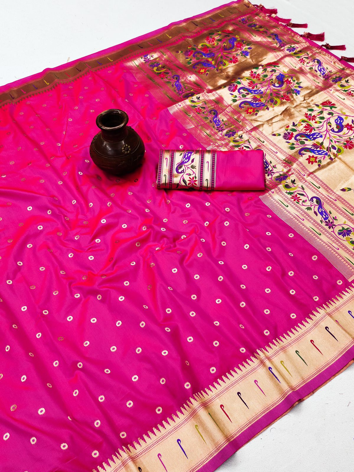 Beauteous Dark Pink Paithani Silk Saree With Grandiose Blouse Piece