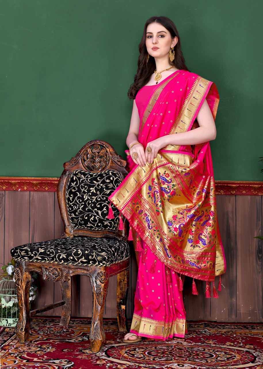 Beauteous Dark Pink Paithani Silk Saree With Grandiose Blouse Piece