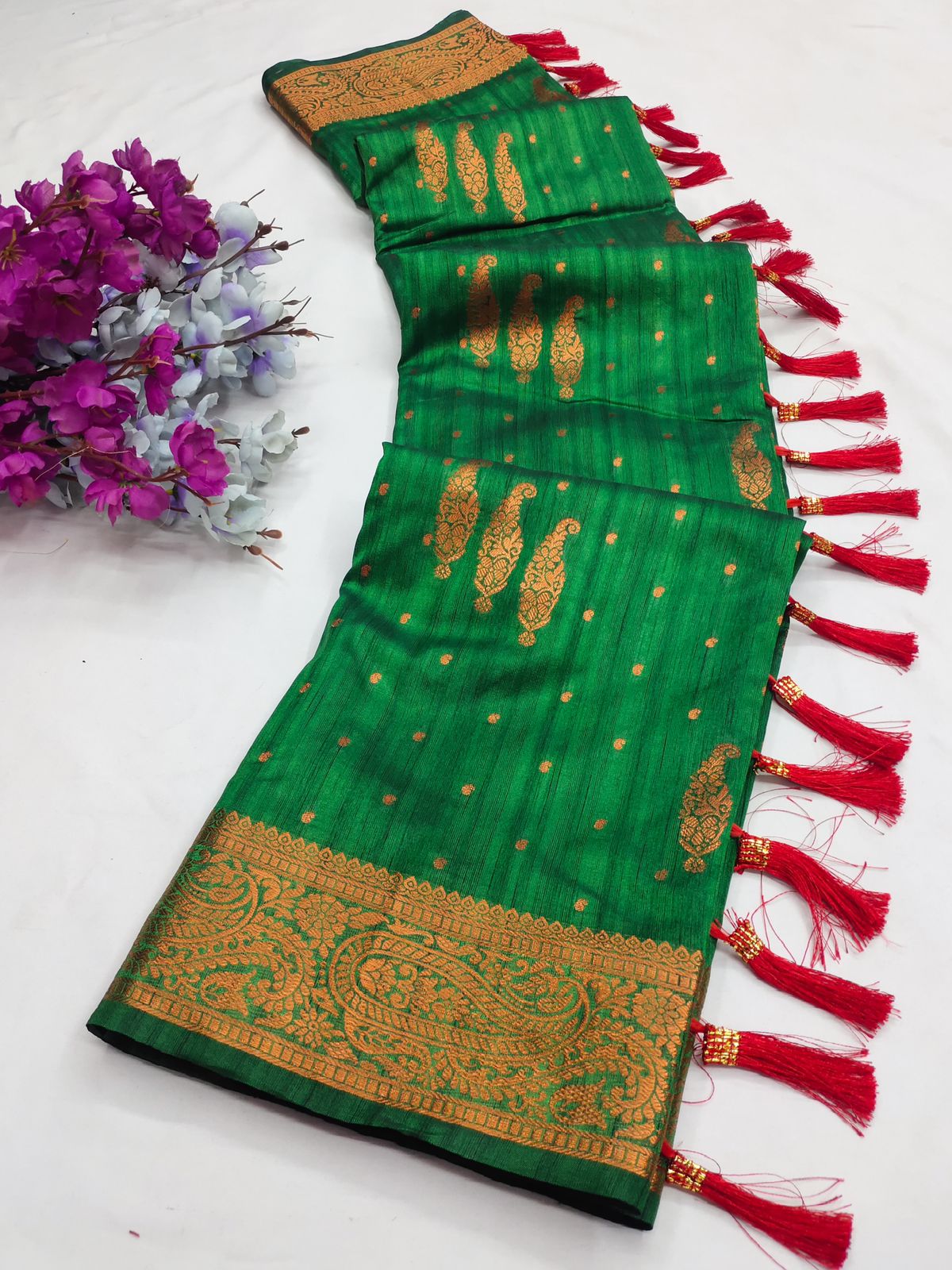 Ideal Green Soft Banarasi Silk Saree With Ethereal Blouse Piece