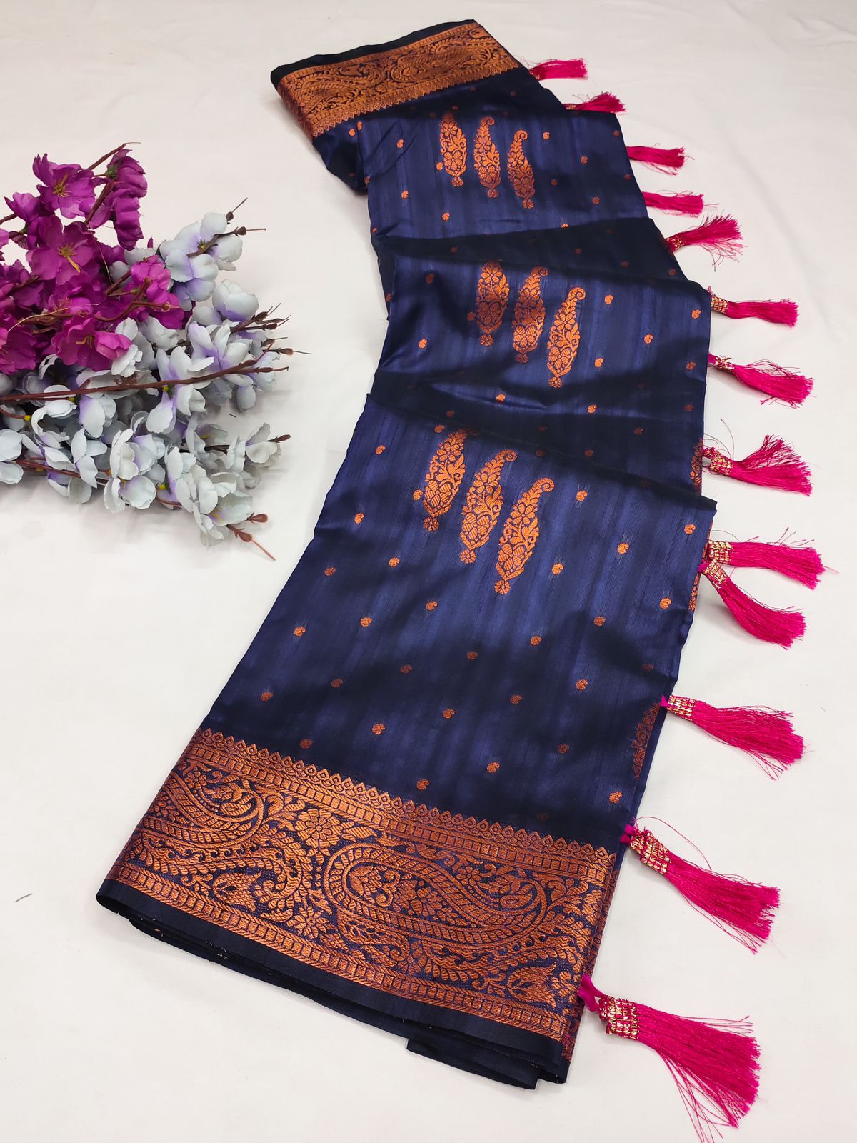 Scintilla Navy Blue Soft Banarasi Silk Saree With Beauteous Blouse Piece