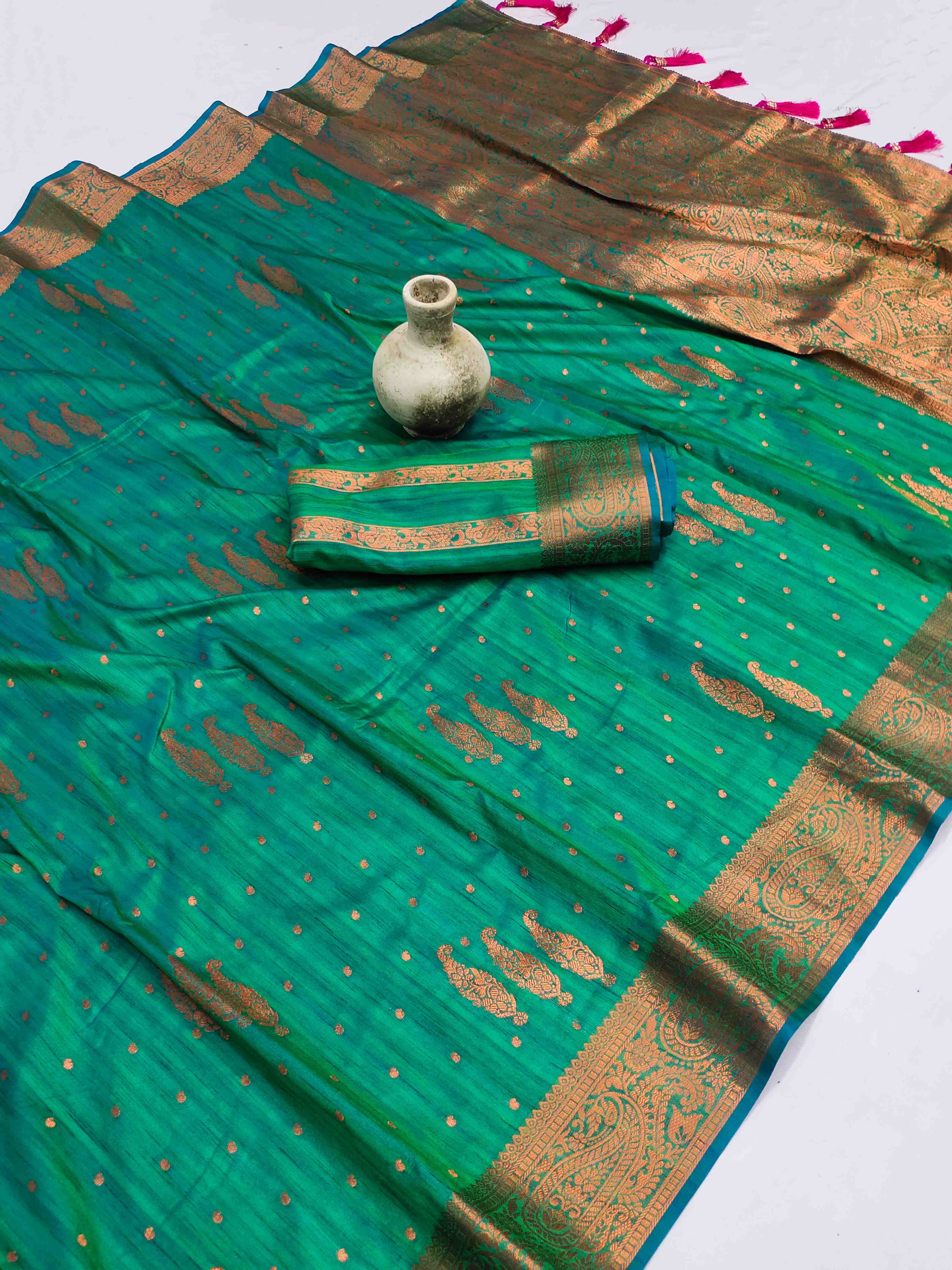 Adoring Rama Soft Banarasi Silk Saree With Winsome Blouse Piece