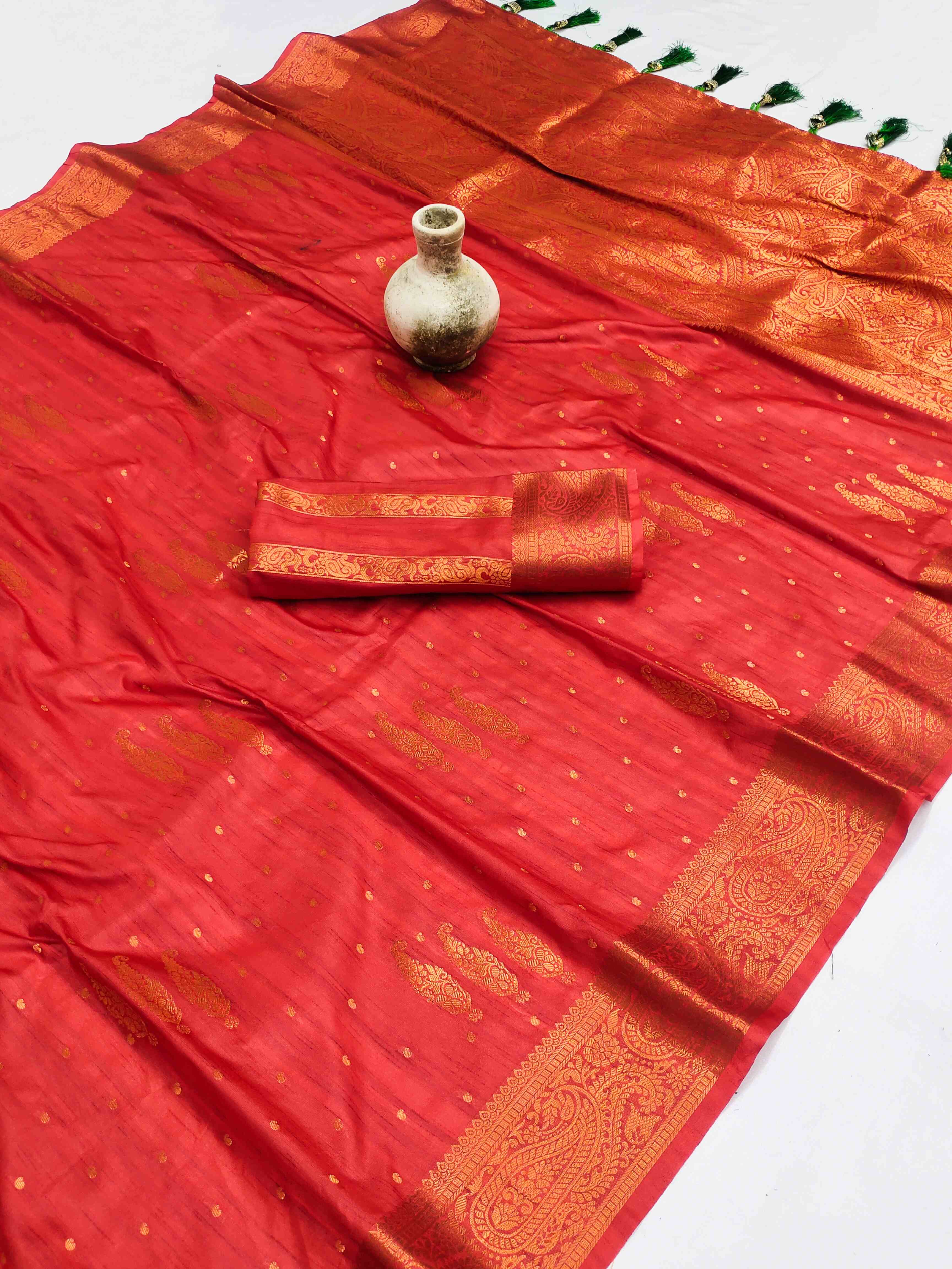 Super classy Red Soft Banarasi Silk Saree With Beguiling Blouse Piece