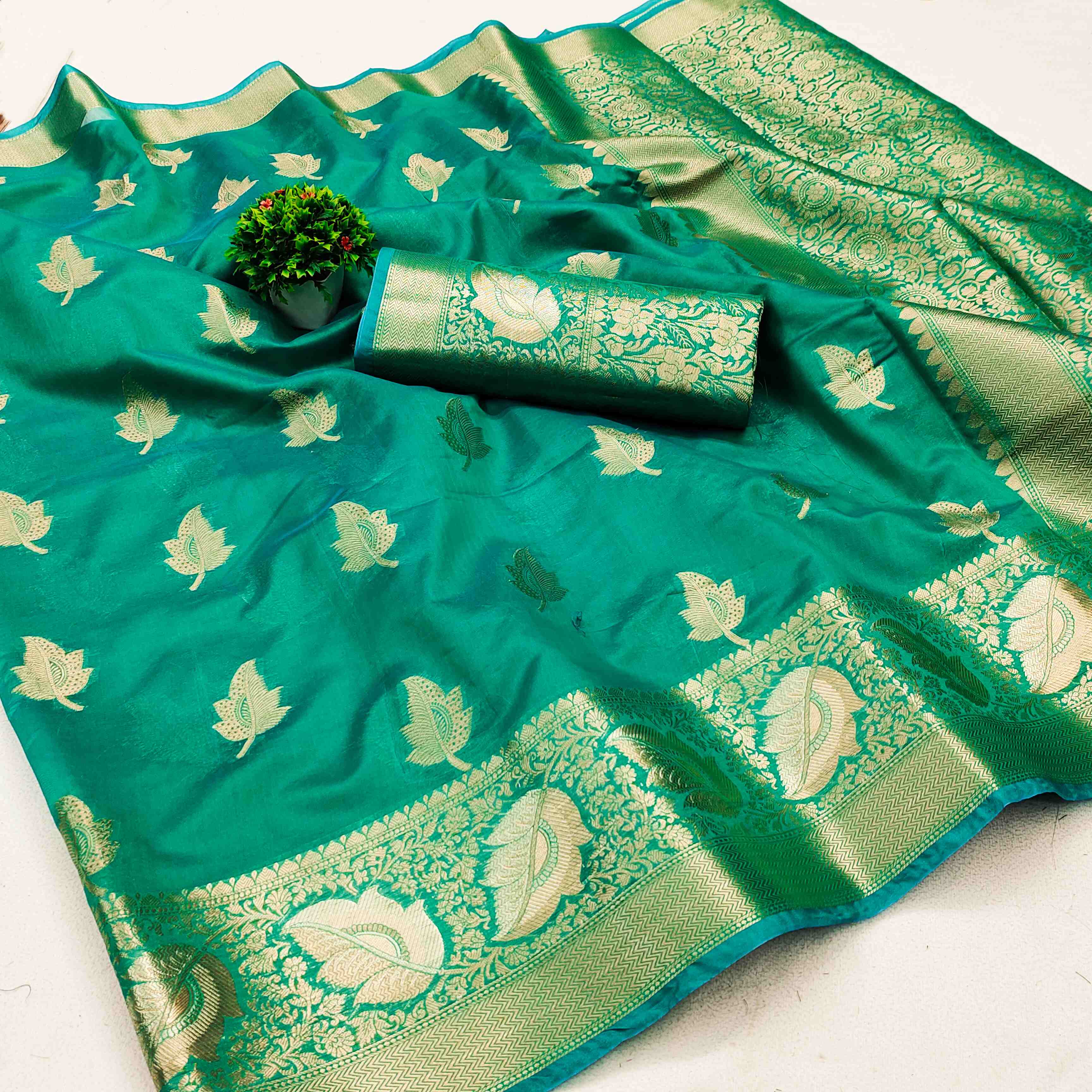 Lissome Rama Organza Silk Saree With Inimitable Blouse Piece