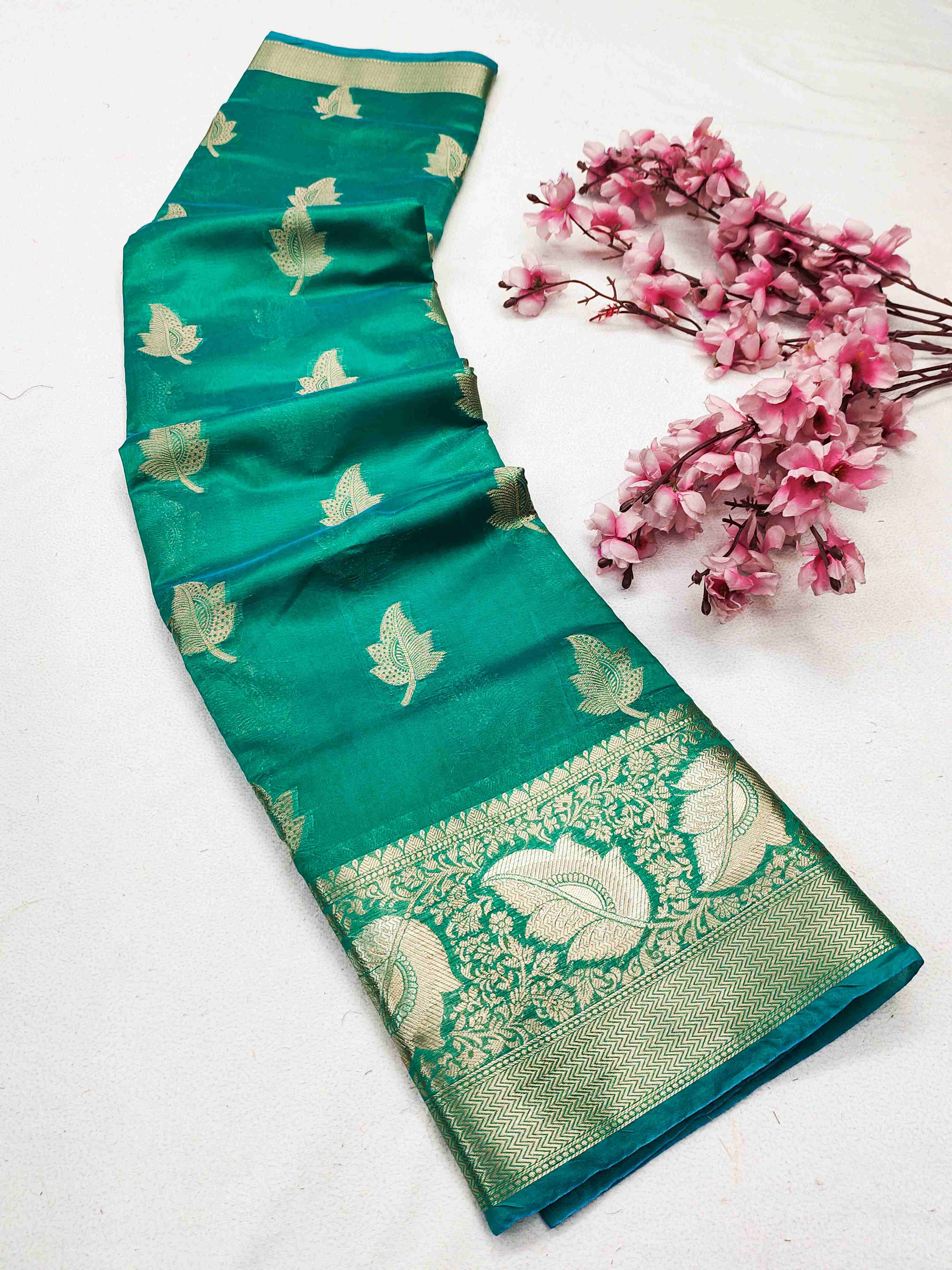 Lissome Rama Organza Silk Saree With Inimitable Blouse Piece