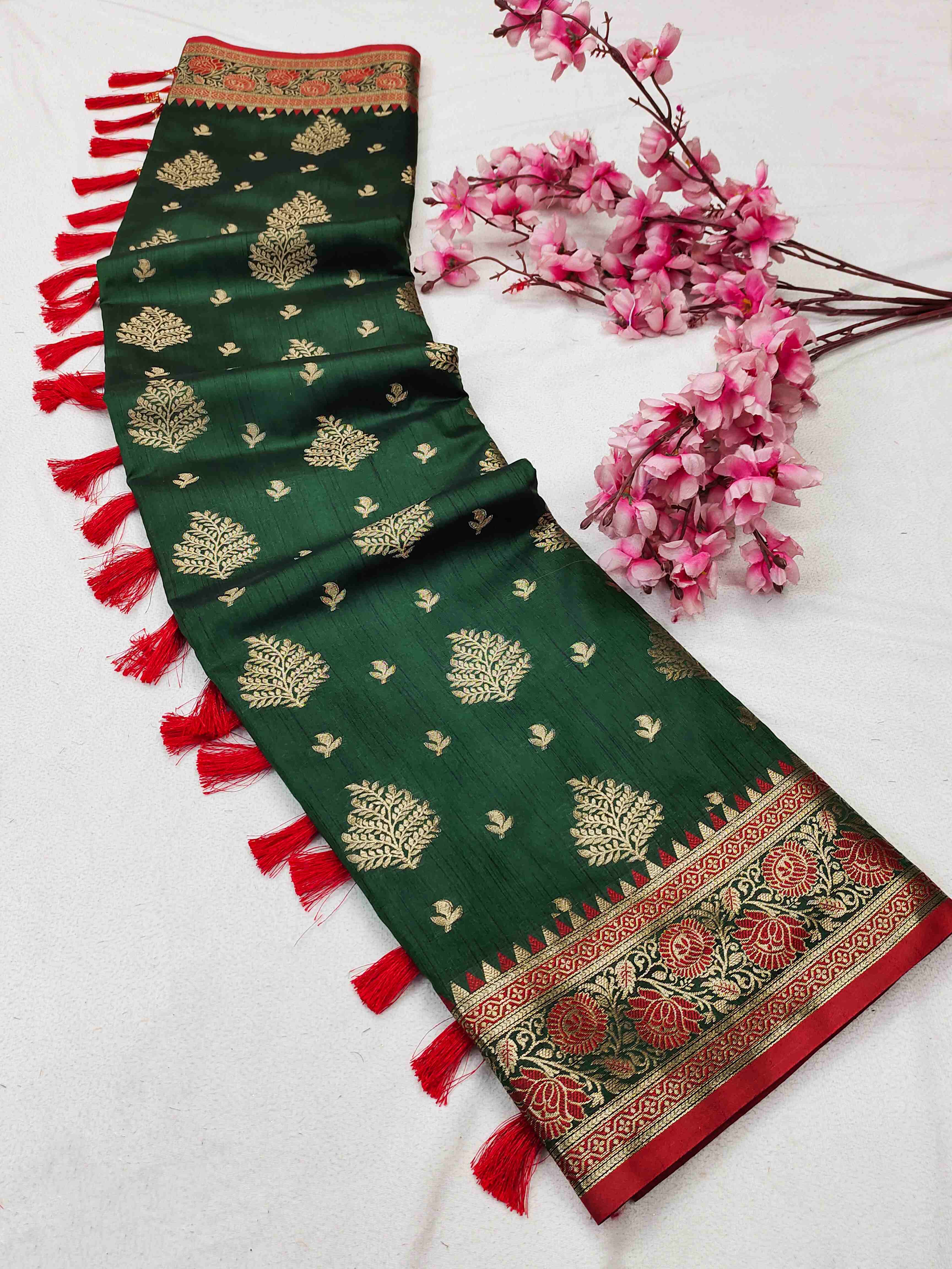 An insanely Dark Green Banarasi Silk Saree With Posh Blouse Piece