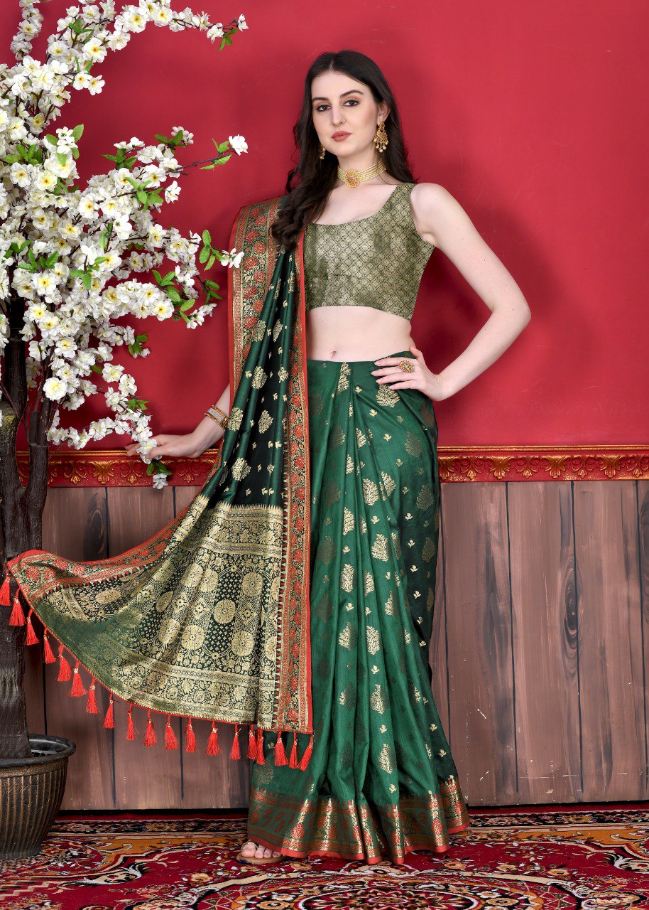 An insanely Dark Green Banarasi Silk Saree With Posh Blouse Piece