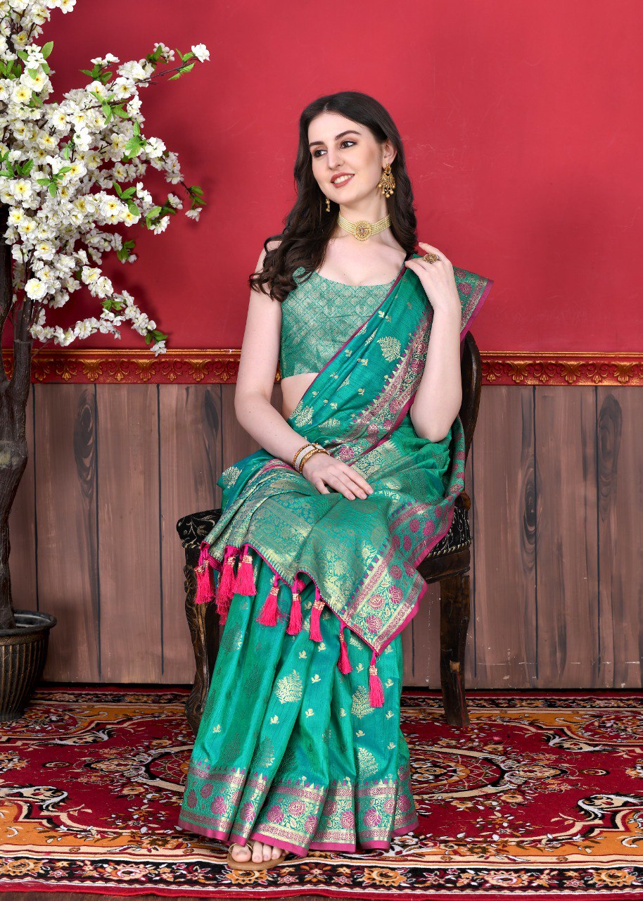 Fugacious Rama Banarasi Silk Saree With Lustrous Blouse Piece