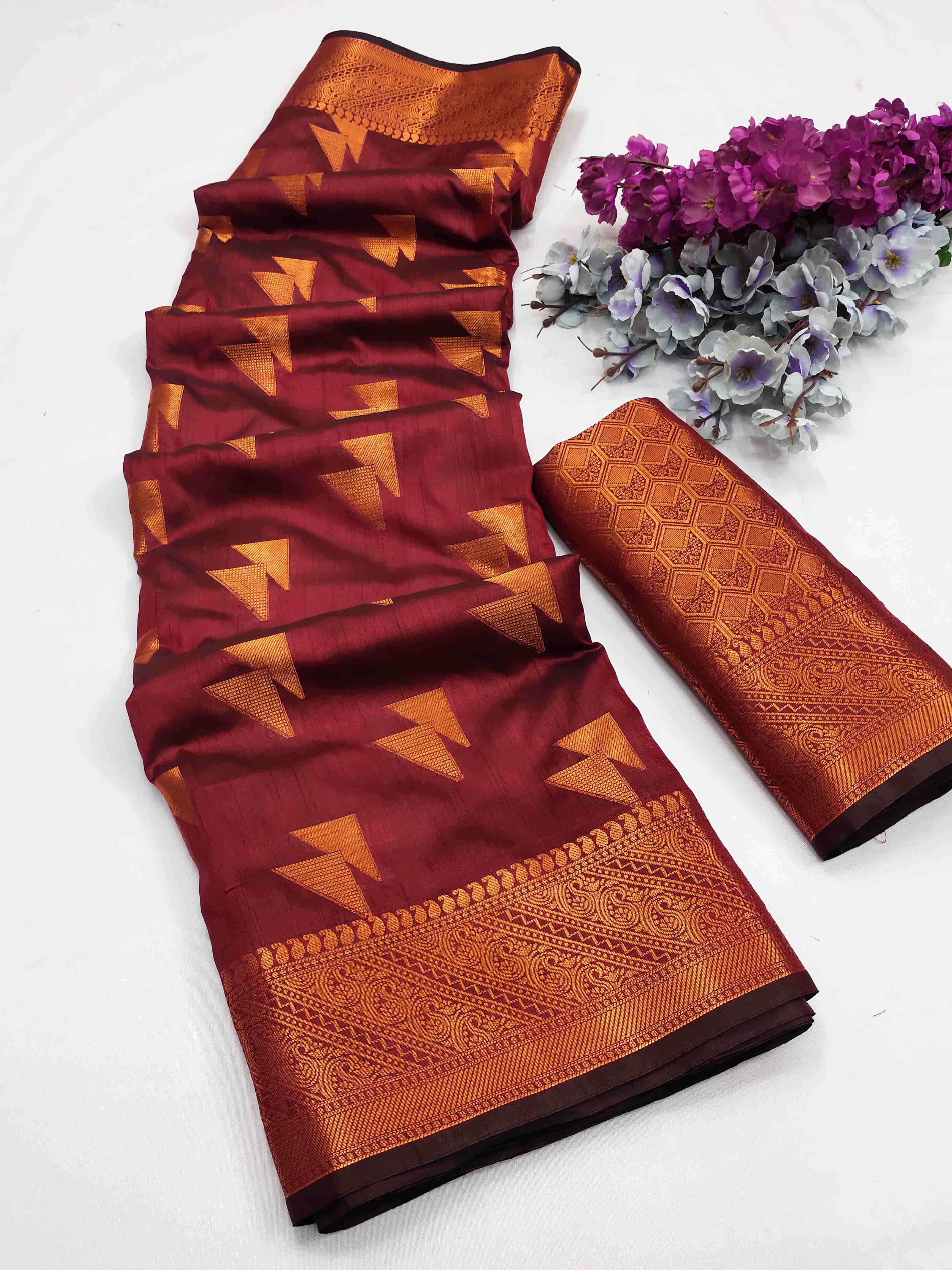 Extraordinary Maroon Banarasi Silk Saree With Conflate Blouse Piece