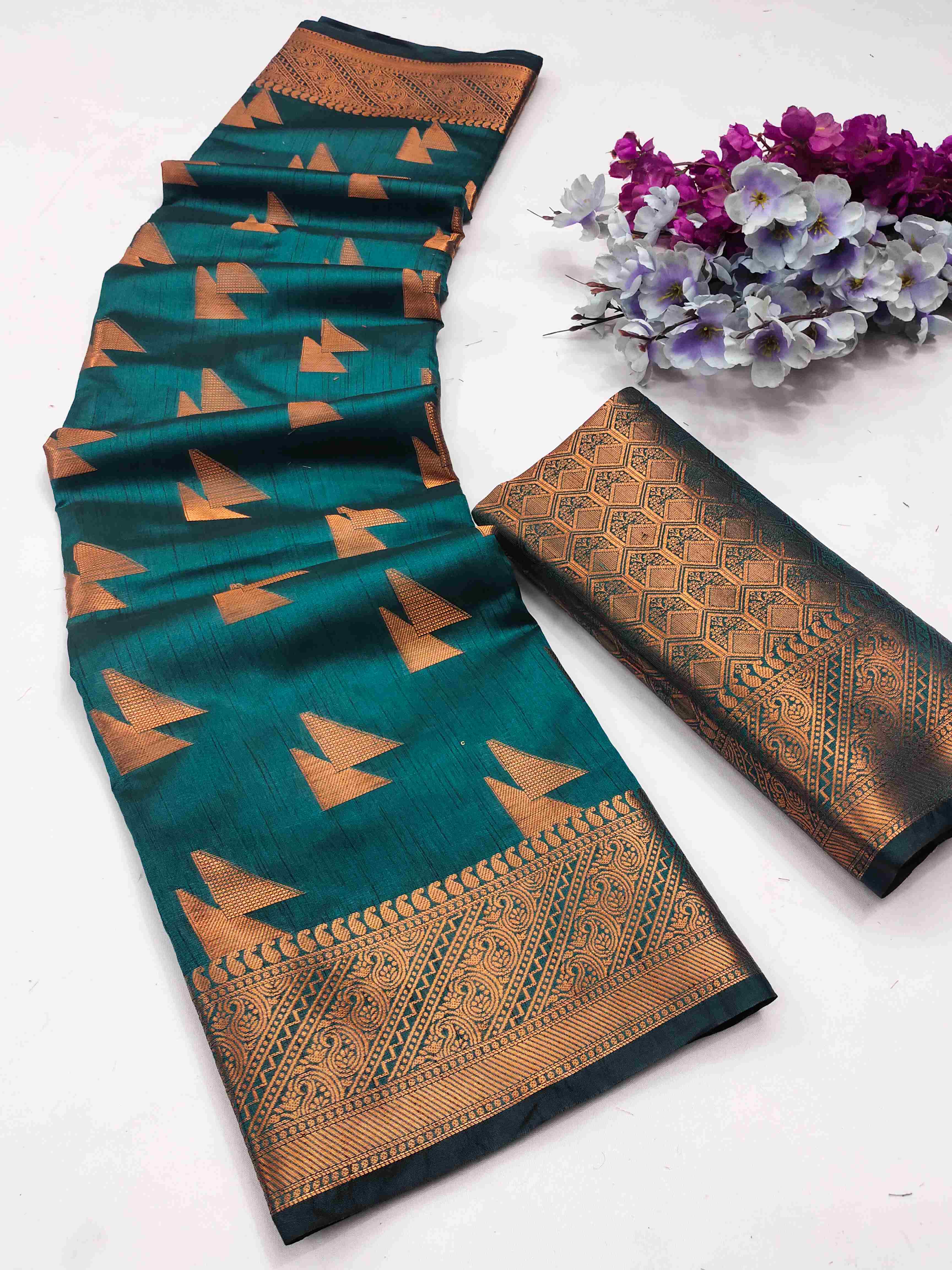 Sophisticated Rama Banarasi Silk Saree With Dalliance Blouse Piece