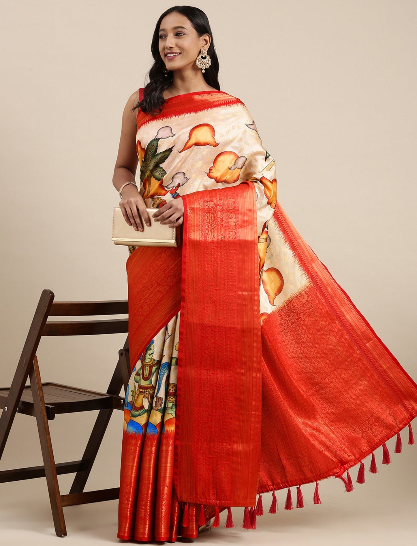 Gratifying Beige Kalamkari Printed Saree With Fugacious Blouse Piece